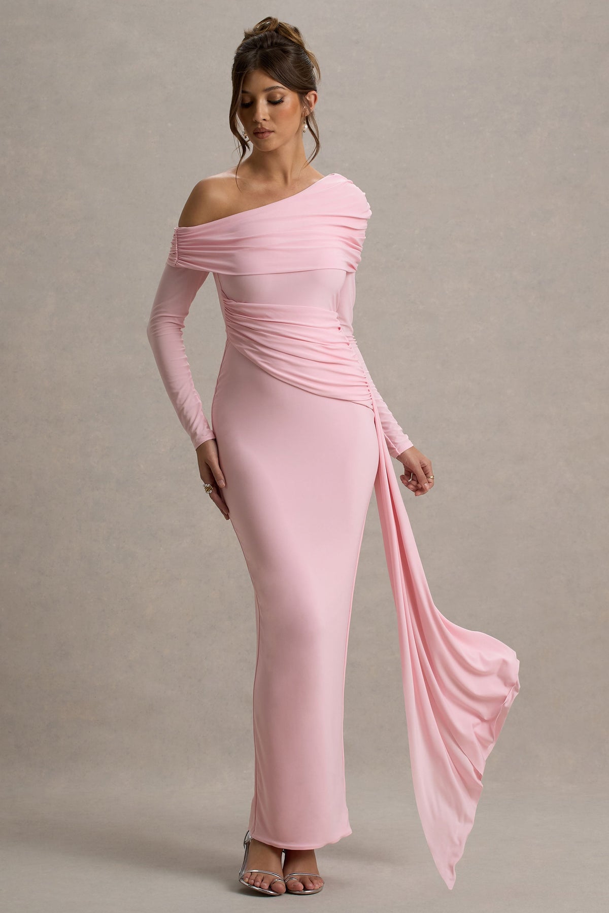 Valina | Rosa Maxikleid mit Raffungen, asymmetrischem Schnitt und Drapierung