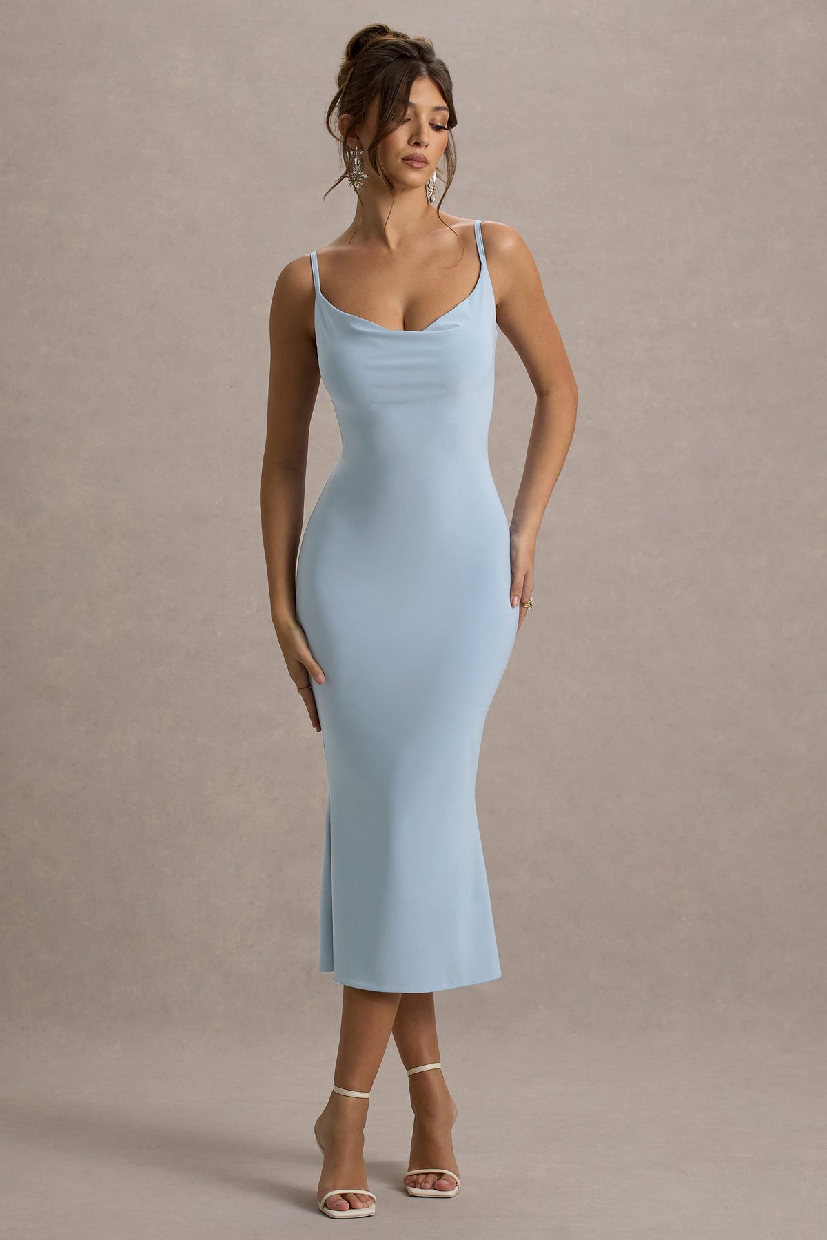 Addison | Marineblaues Midikleid mit Wasserfallausschnitt, offenem Rücken und Spitze