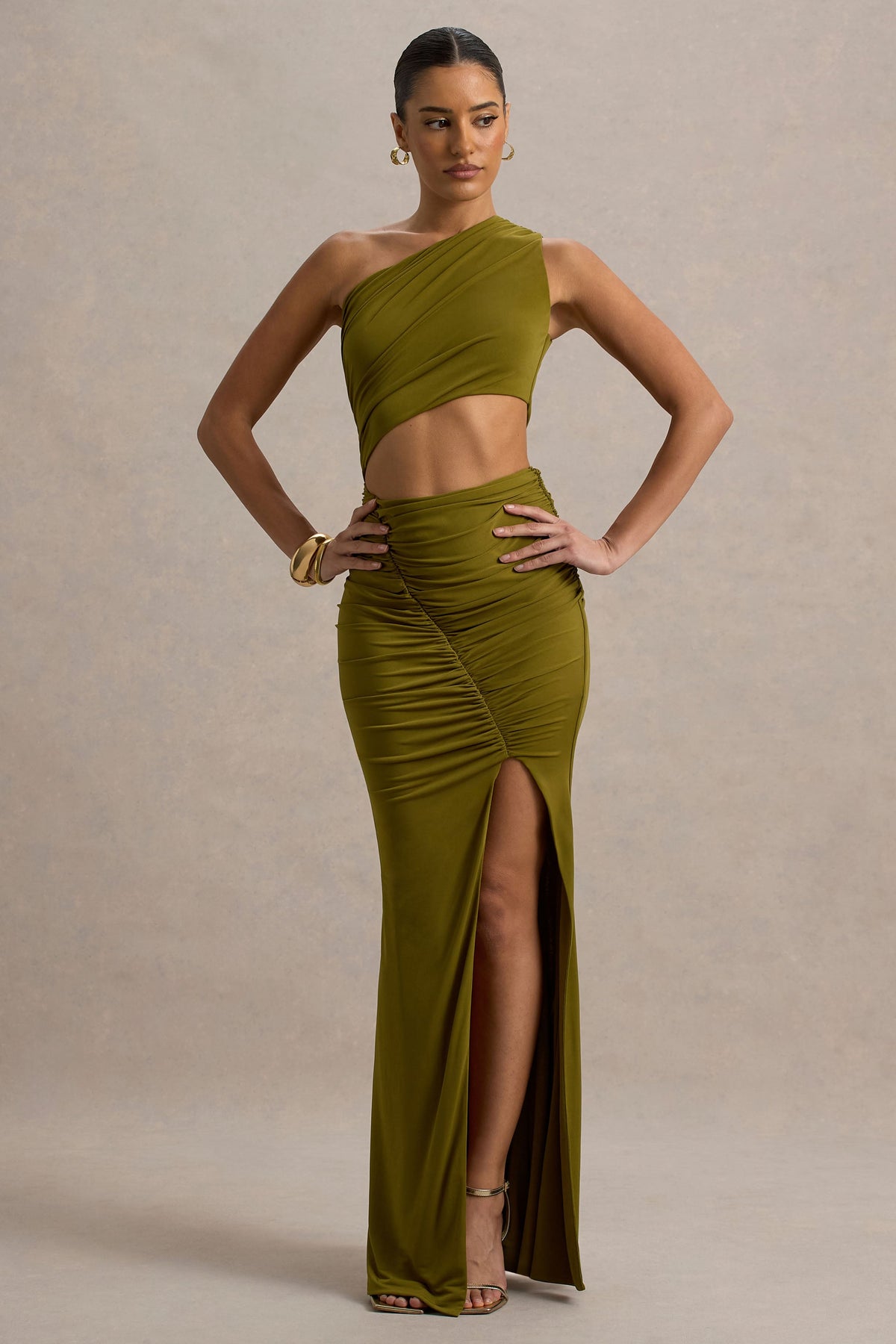 Sena | Grünes asymmetrisches Maxikleid mit Cut-Out-Details