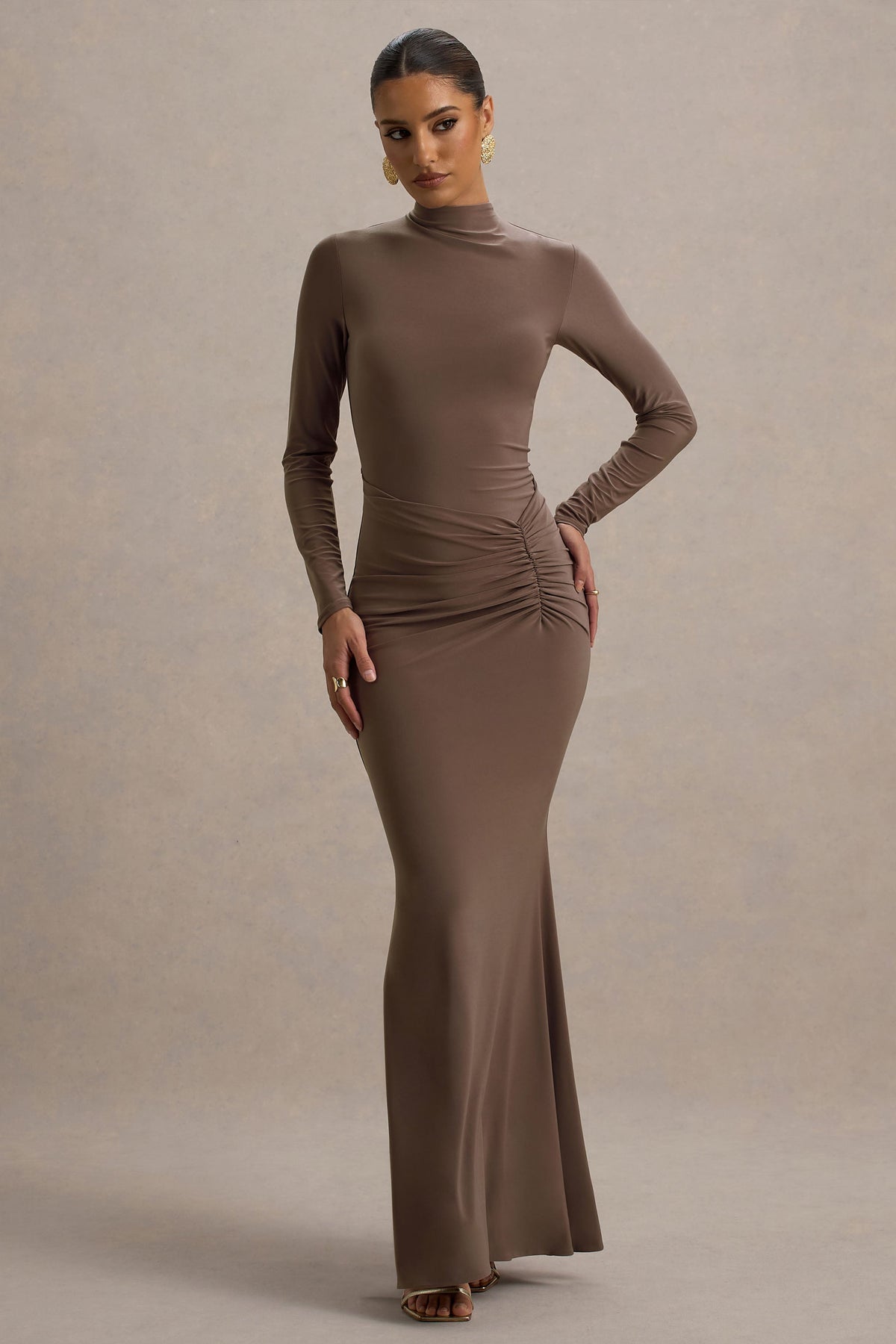 Reid | Braunes Maxikleid mit langen Ärmeln und Raffung