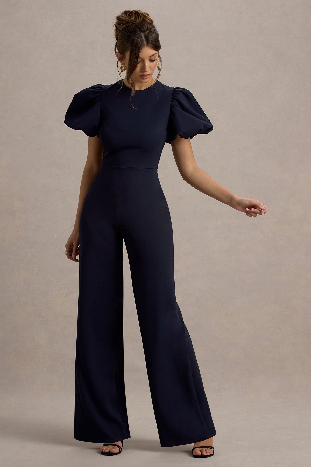 Dillon | Marineblauer Jumpsuit mit Puffärmeln und geradem Bein.