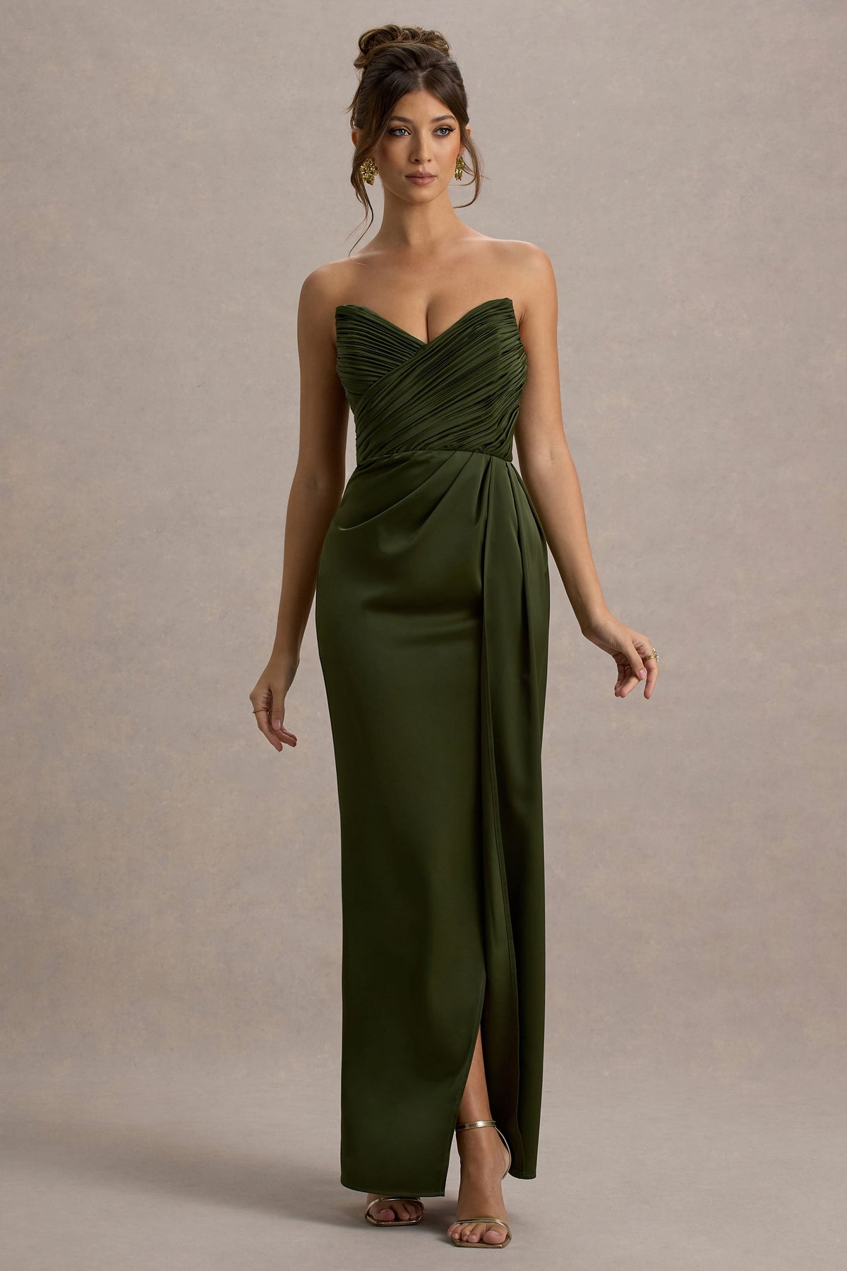 Edel | Olivgrünes trägerloses Satin-Maxikleid mit Drapierung
