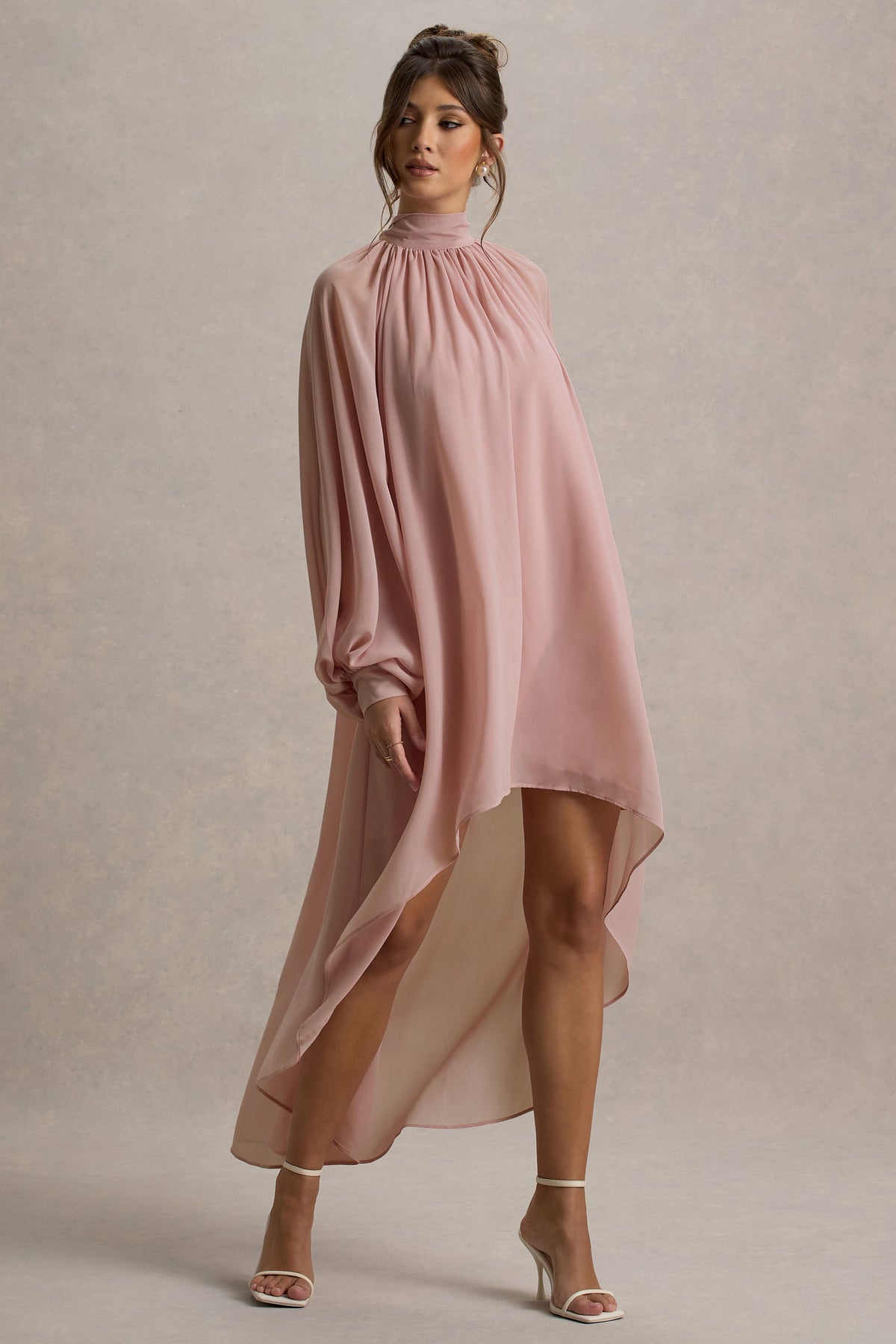 Delphia | Blassrosa Maxikleid mit hohem Kragen und High-Low-Saum