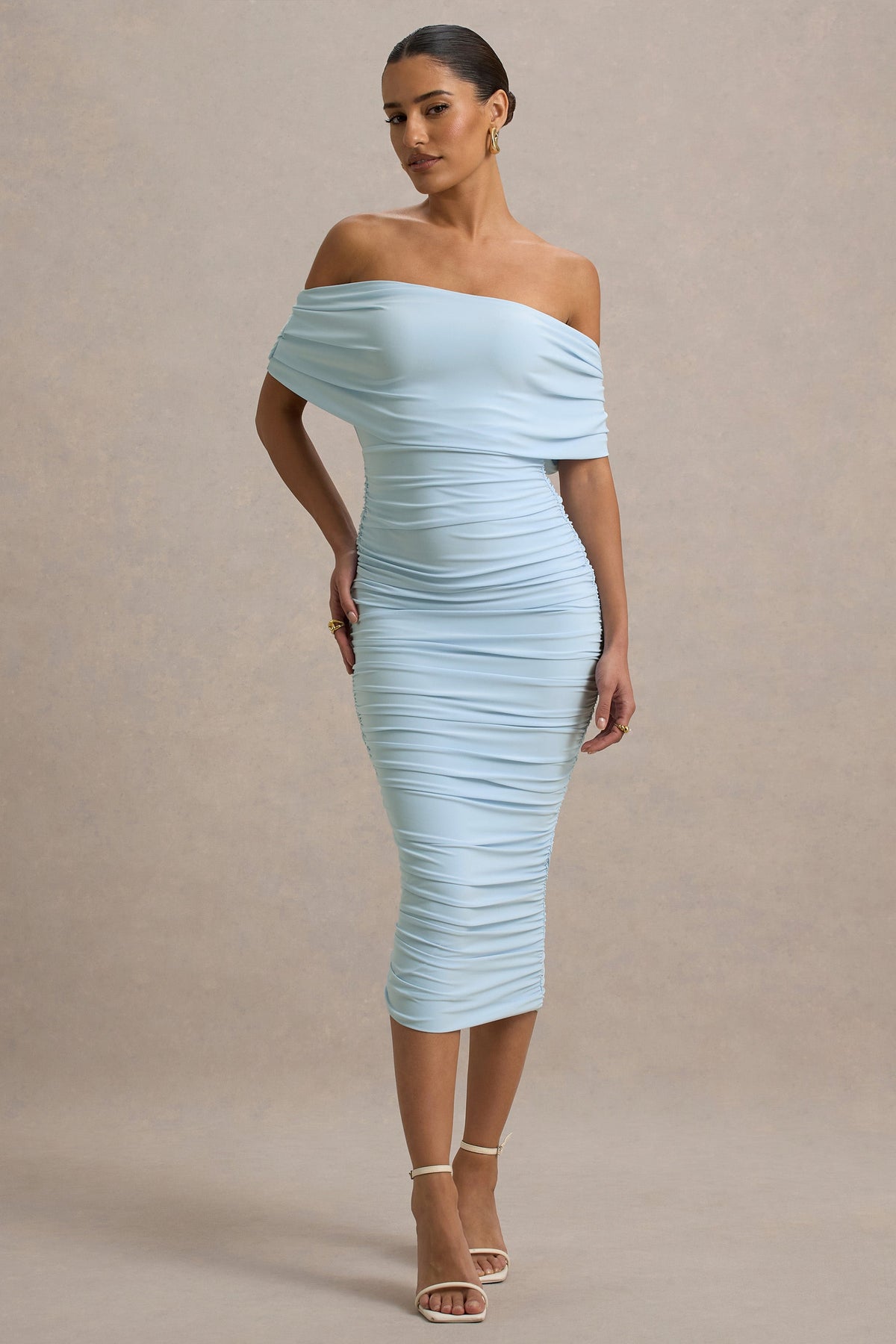 Rayleigh | Puderblaues Bardot-Midikleid mit Raffung
