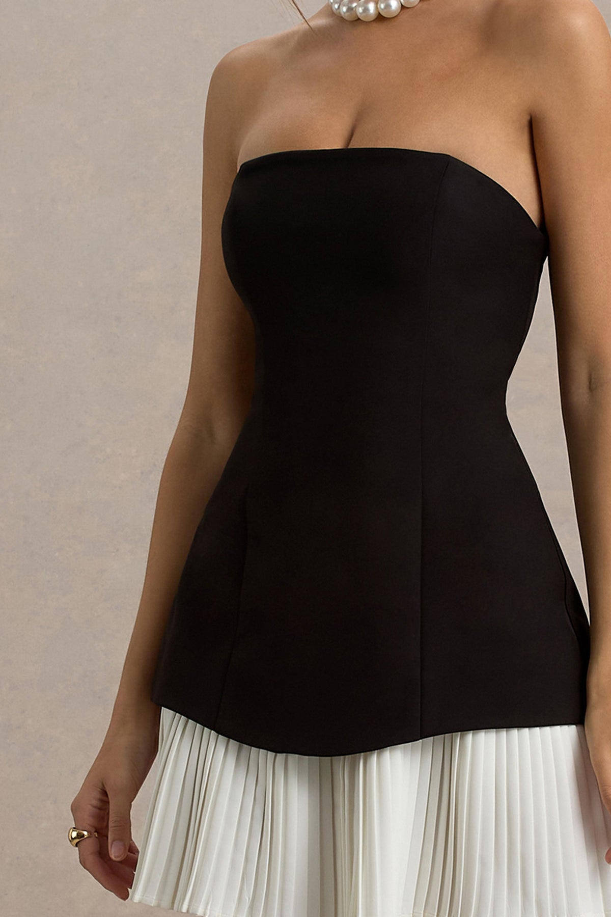 Autumn | Schwarz-weißes Bandeau-Minikleid mit Falten