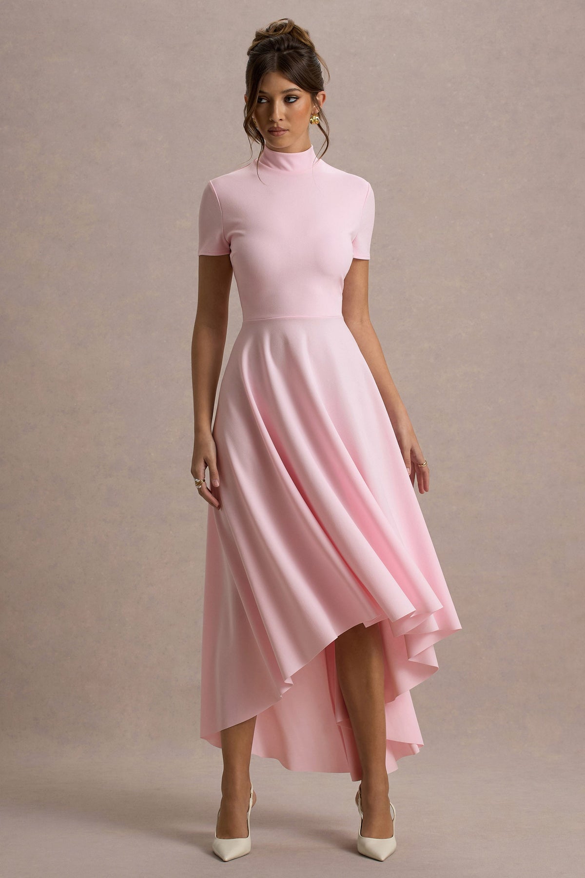Bellona | Rosa Midi-Kleid mit hohem Kragen und High-Low-Saum