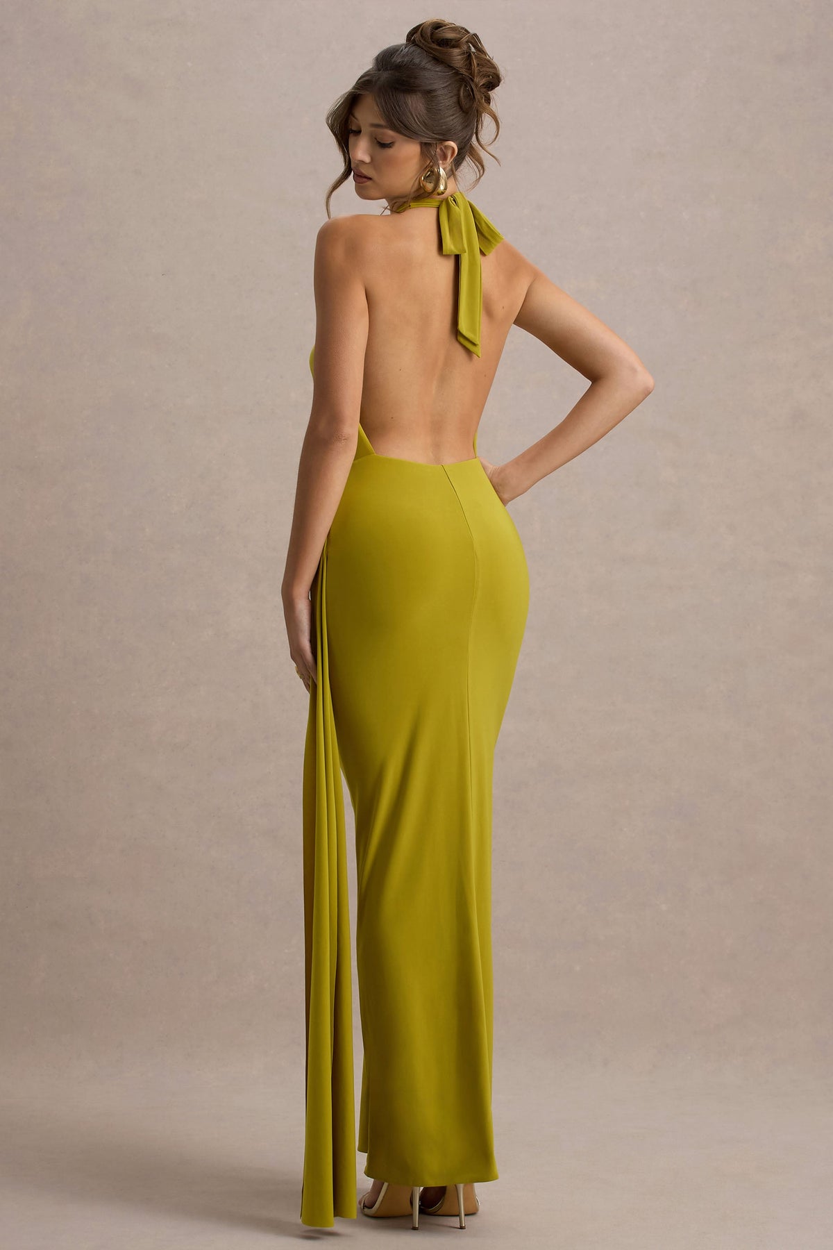 Rosina | Grünes drapiertes Maxikleid mit Halterneck und Schleife