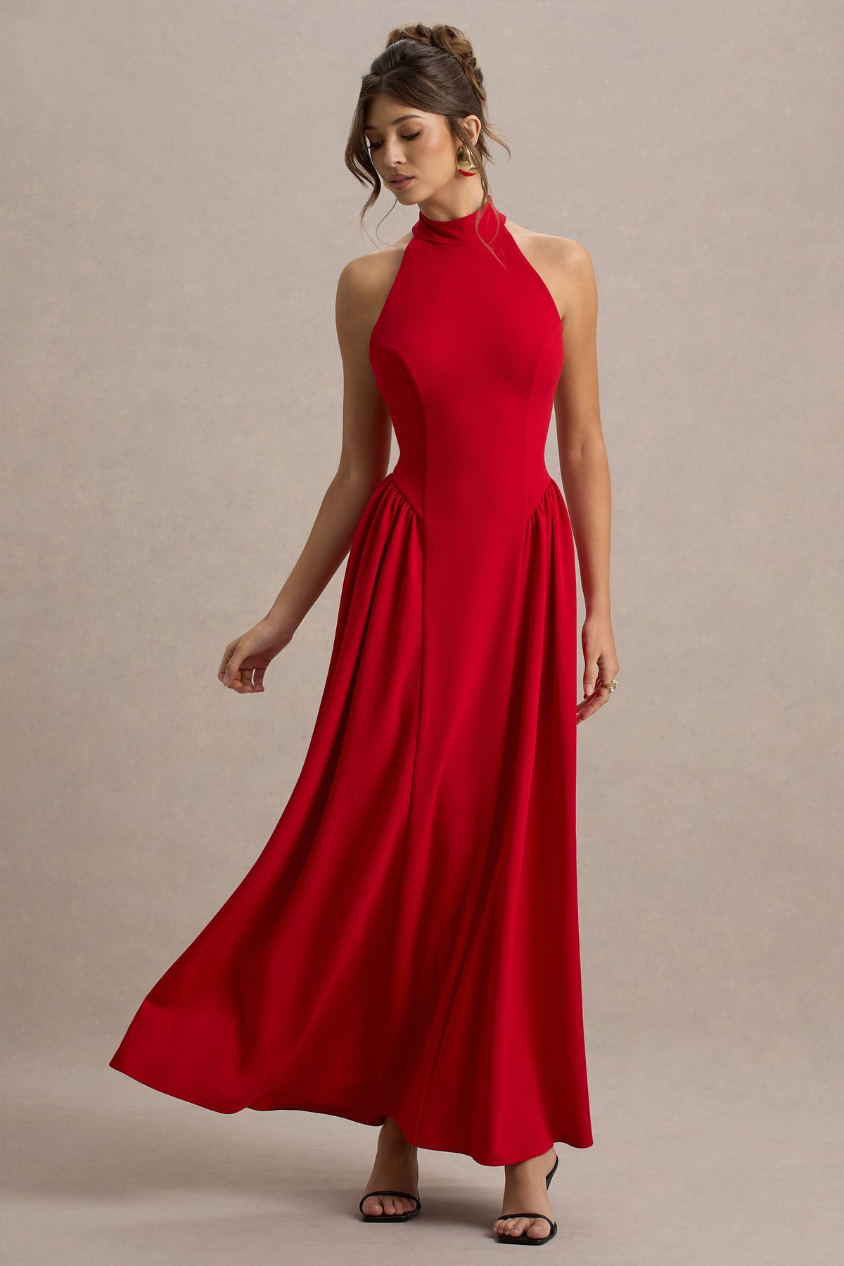 Cynthia | Rotes Maxikleid mit hohem Kragen und voluminösem Rock