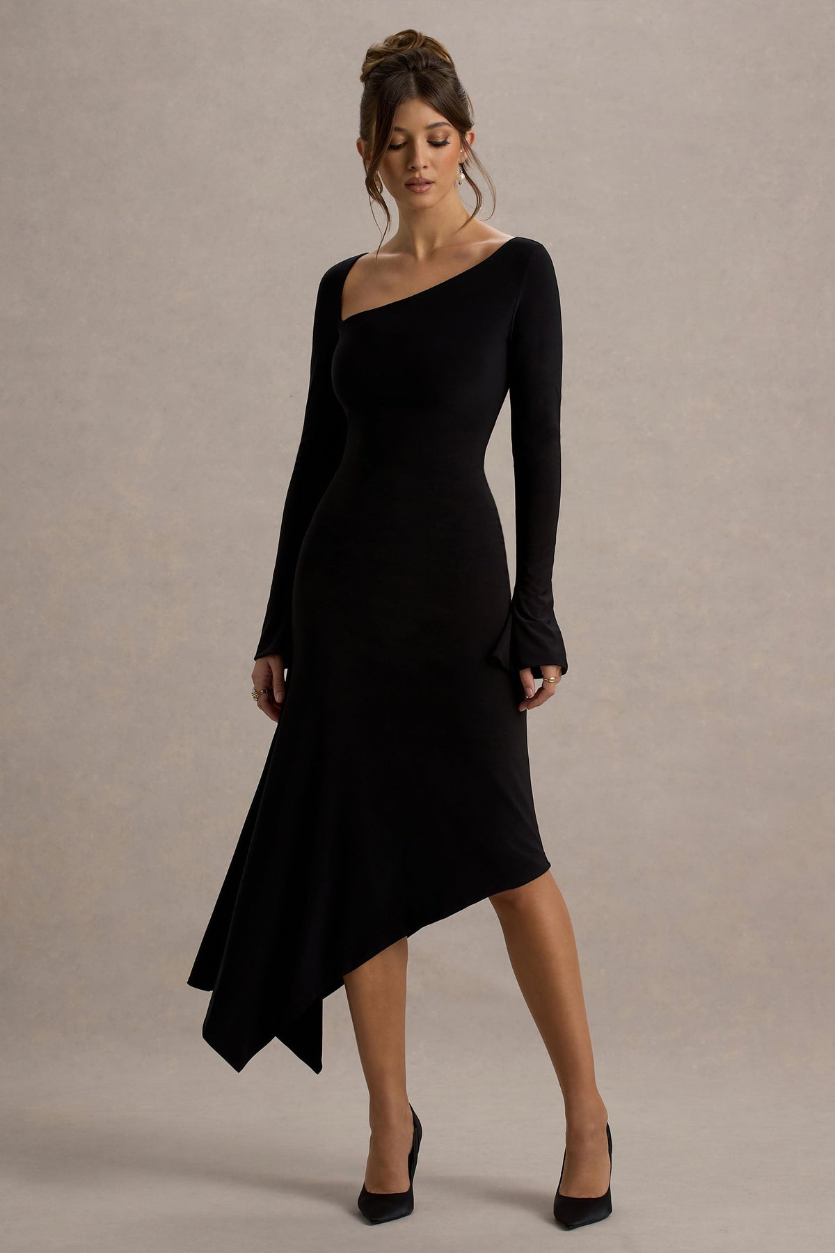 Serenita | Schwarzes asymmetrisches Midikleid mit langen Ärmeln