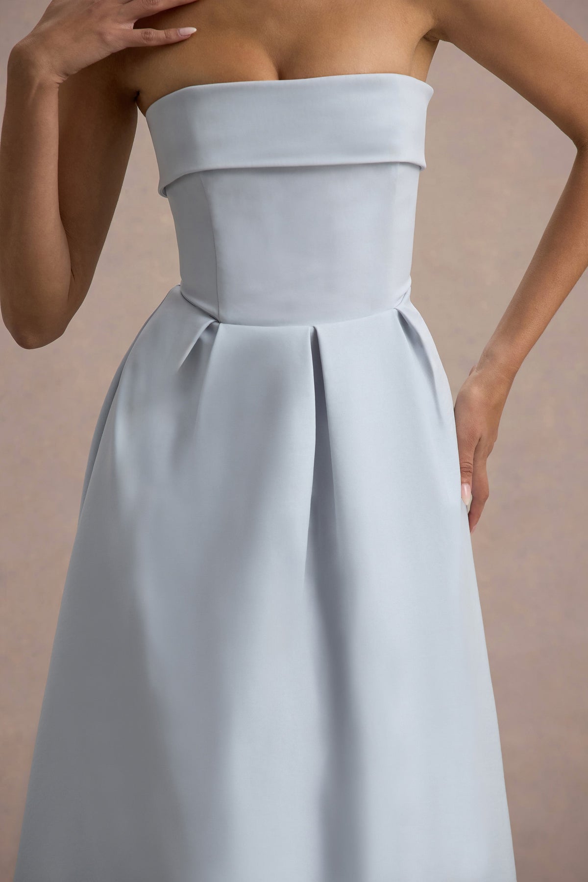Maddalena | Puderblaues Bandeau Skater Maxikleid