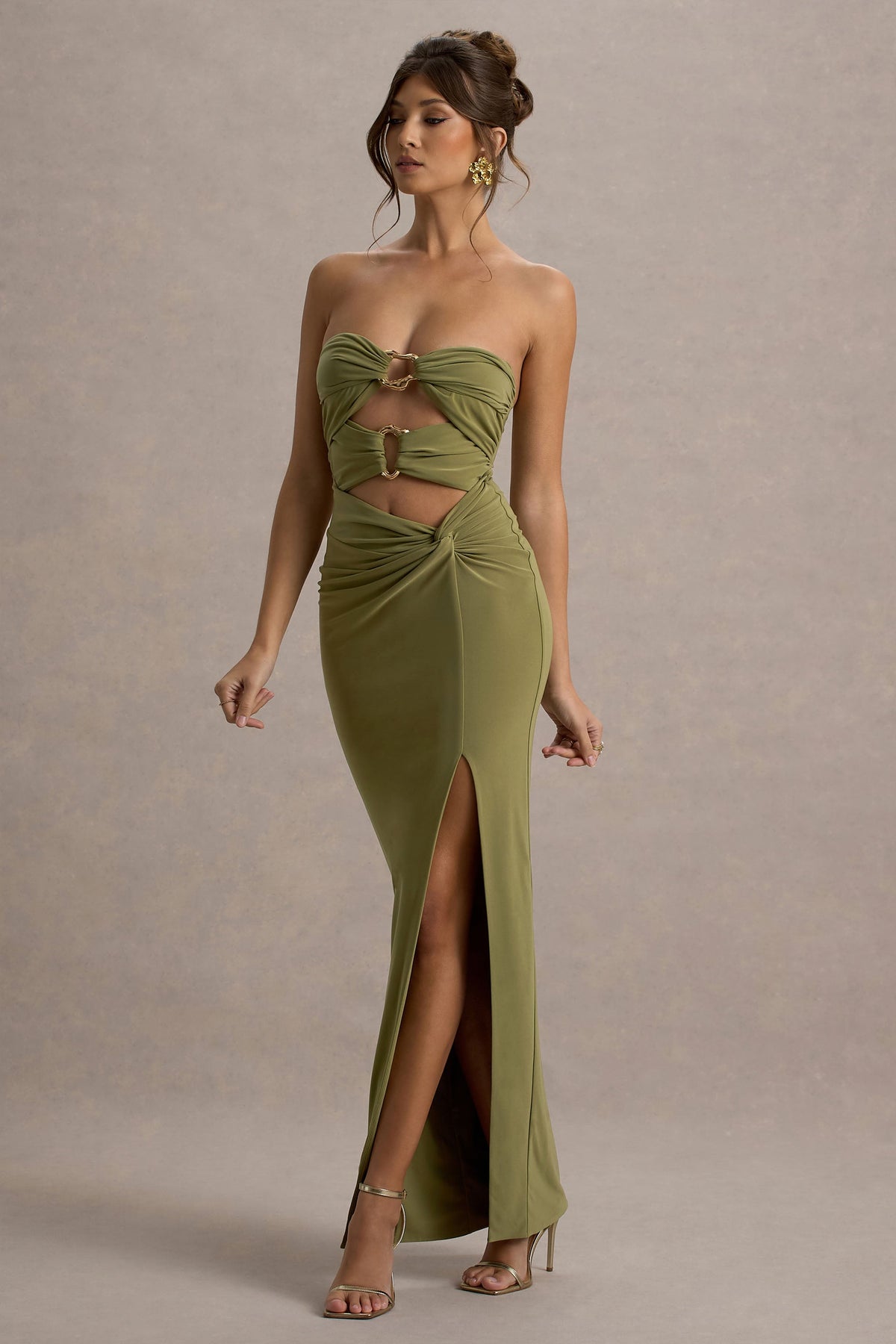 Laviza | Olive schulterfreies Maxikleid mit Cut-Out und Wickeldesign