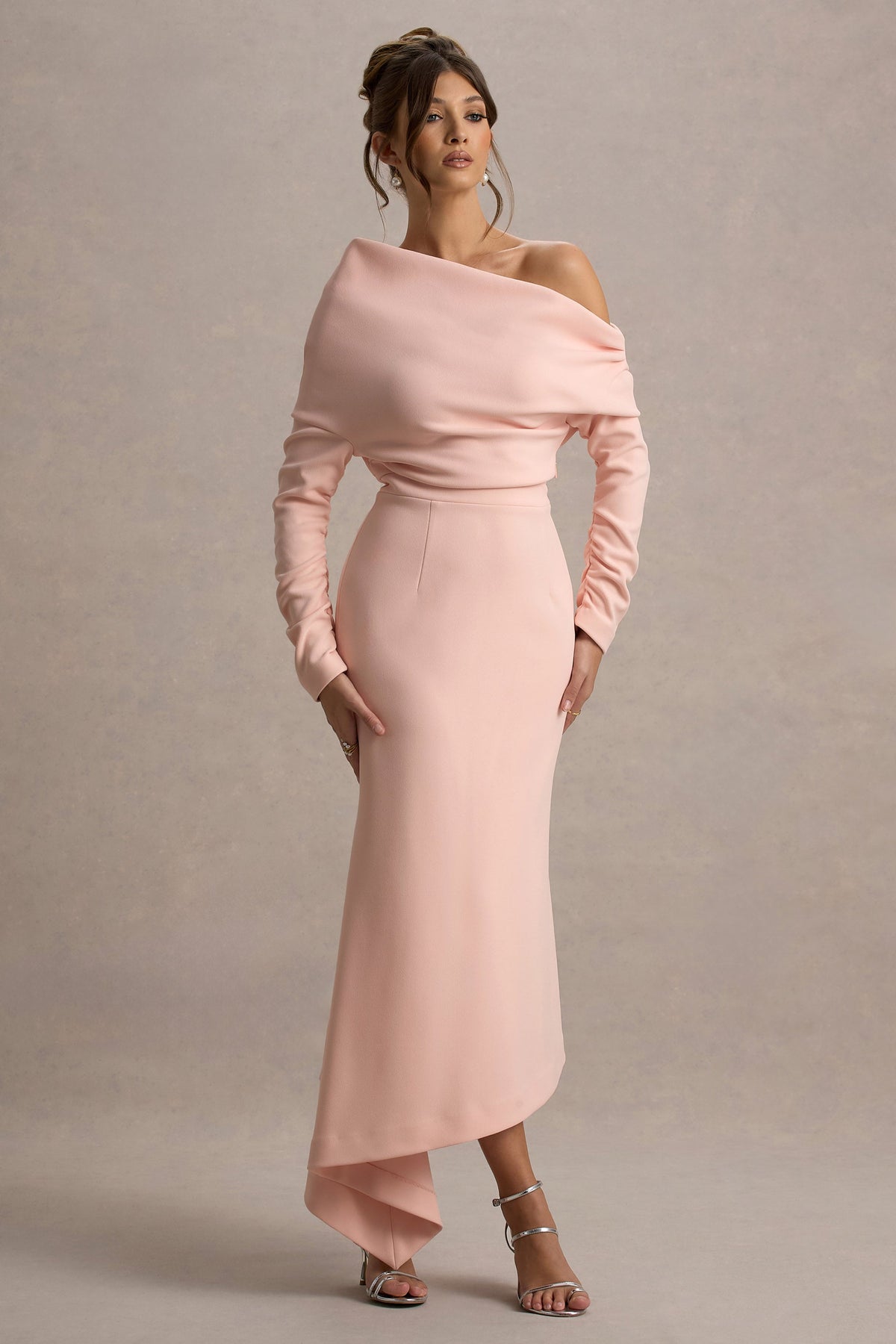 Lou | Pinkes Maxikleid mit einer Schulter und asymmetrischem Schnitt