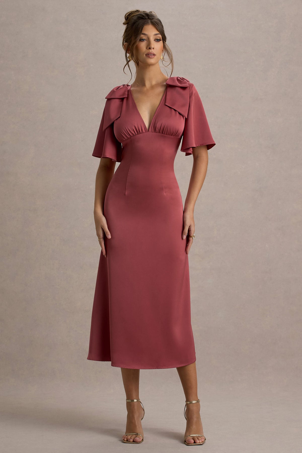 Danna | Roséfarbiges Satin-Midikleid mit V-Ausschnitt und kurzen Ärmeln