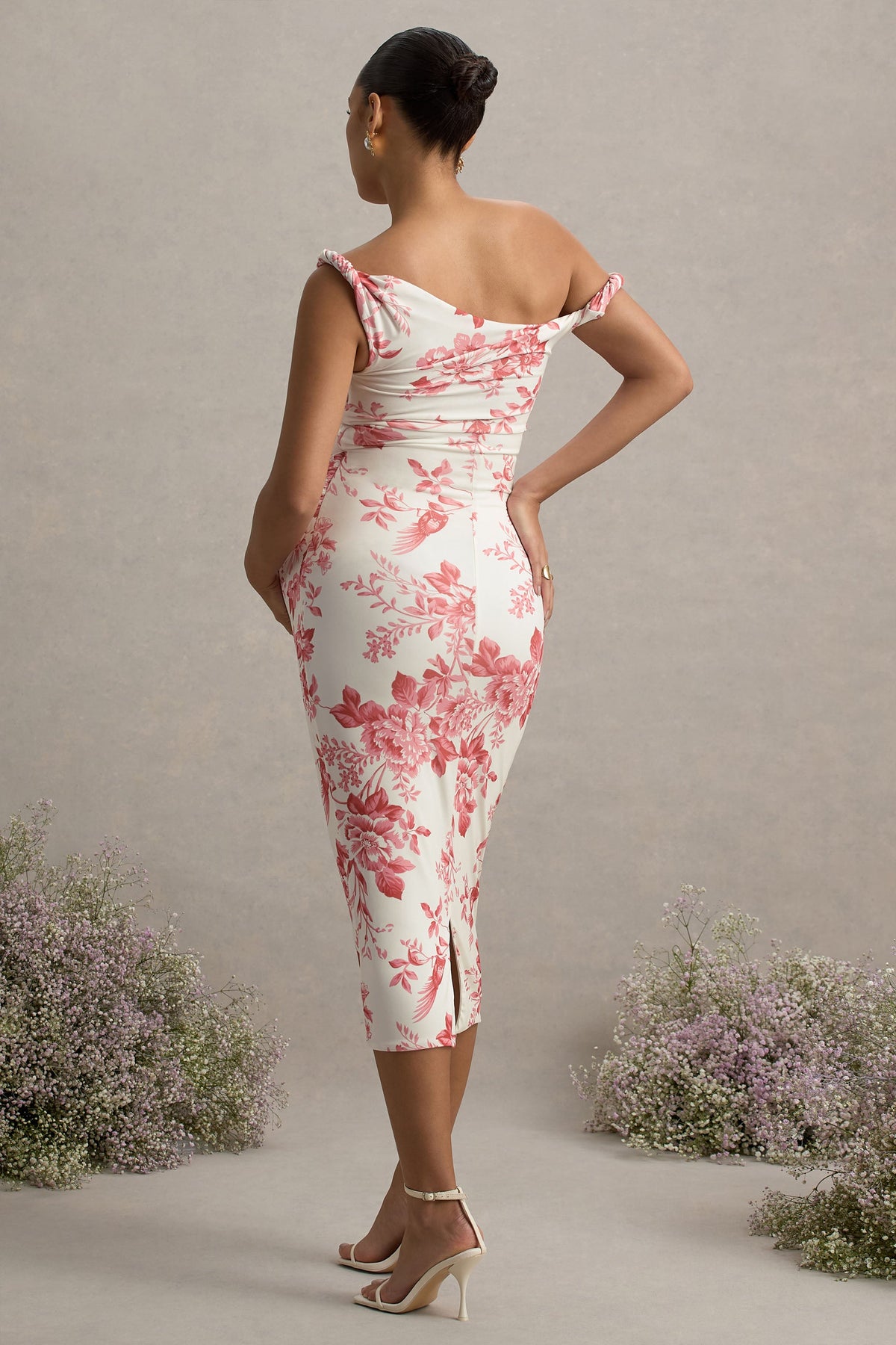 Salome | Rosa Midikleid mit Blumenmuster, gedrehter asymmetrischer Umstandsschnitt