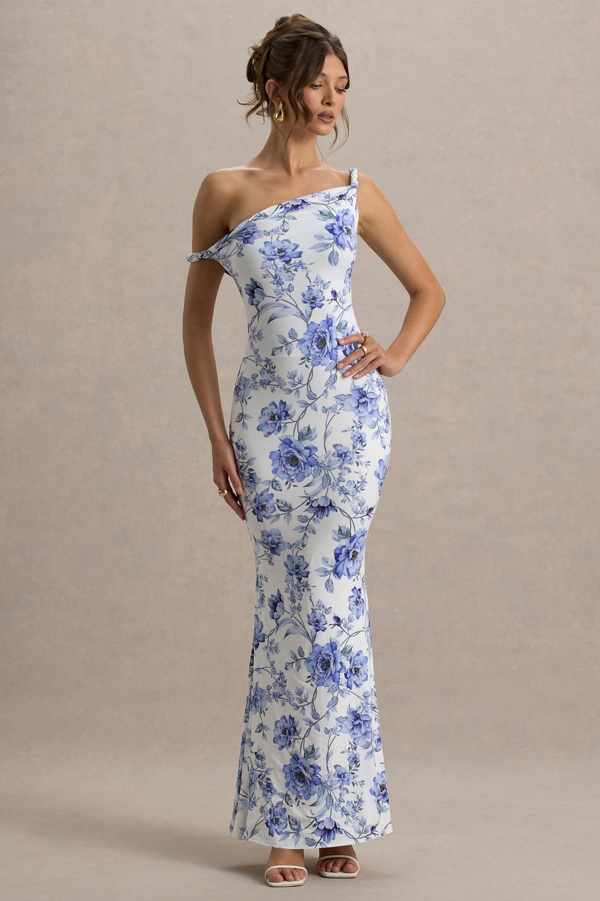 Lita | Blaues Blumenmuster-Maxikleid mit verdrehtem asymmetrischen Schnitt