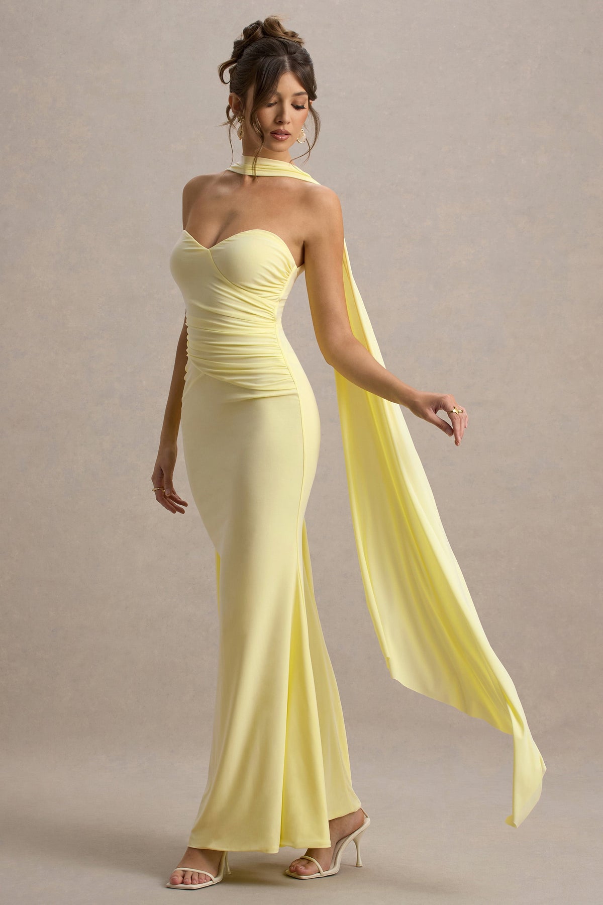 Rosabel | Zitronengelbes Sweetheart-Maxikleid mit Schärpe