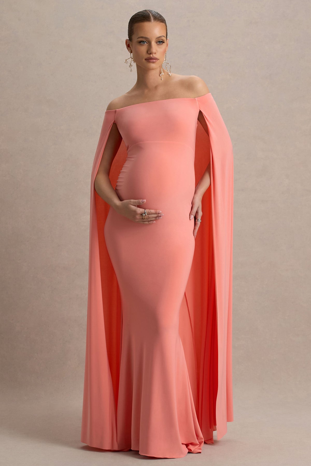Radiance | Coral Bardot-Umstands-Maxikleid mit Cape