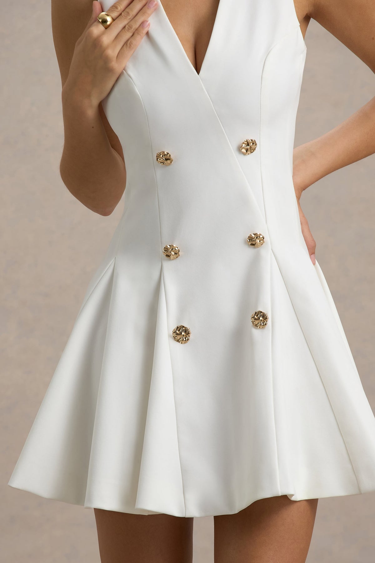 Collette | Weißes, tailliertes Minikleid mit tiefem V-Ausschnitt