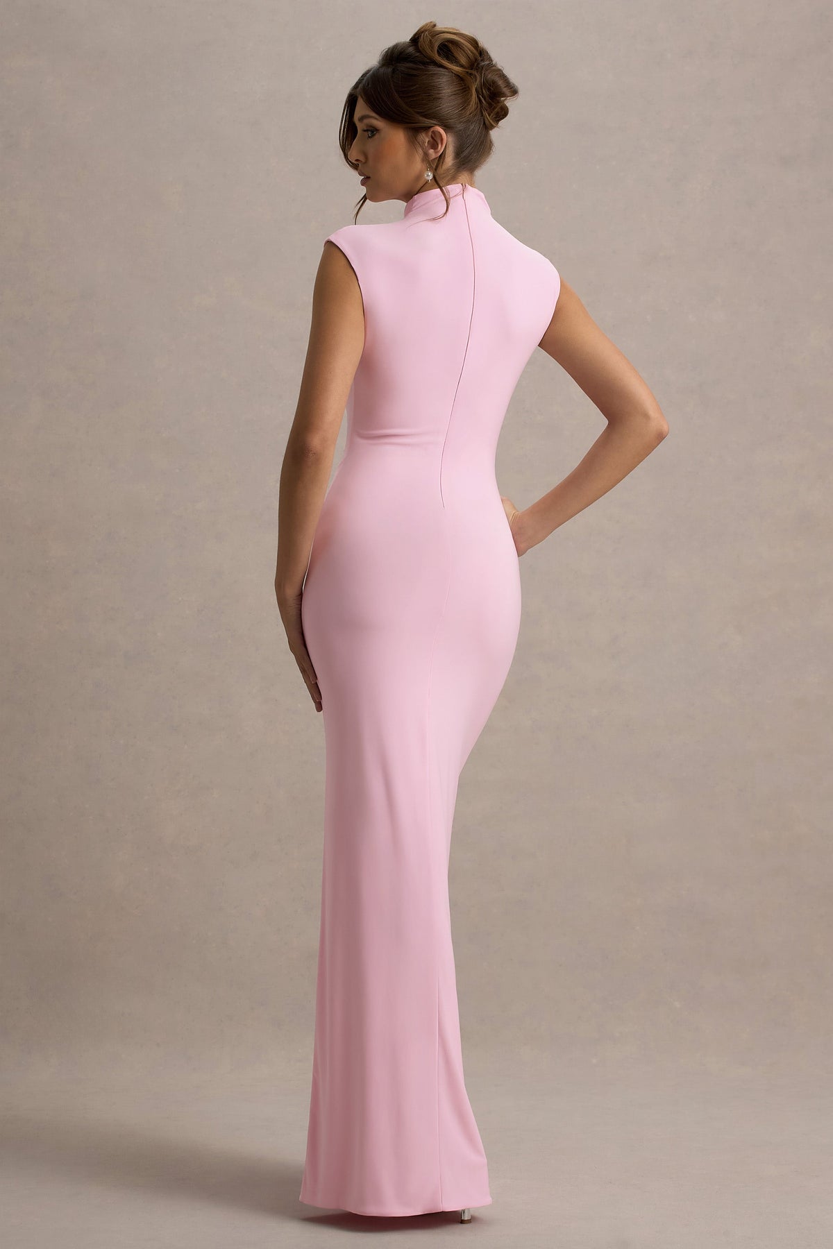 Lanetta | Rosa gerafftes Maxi-Kleid mit hohem Kragen und Schlitz