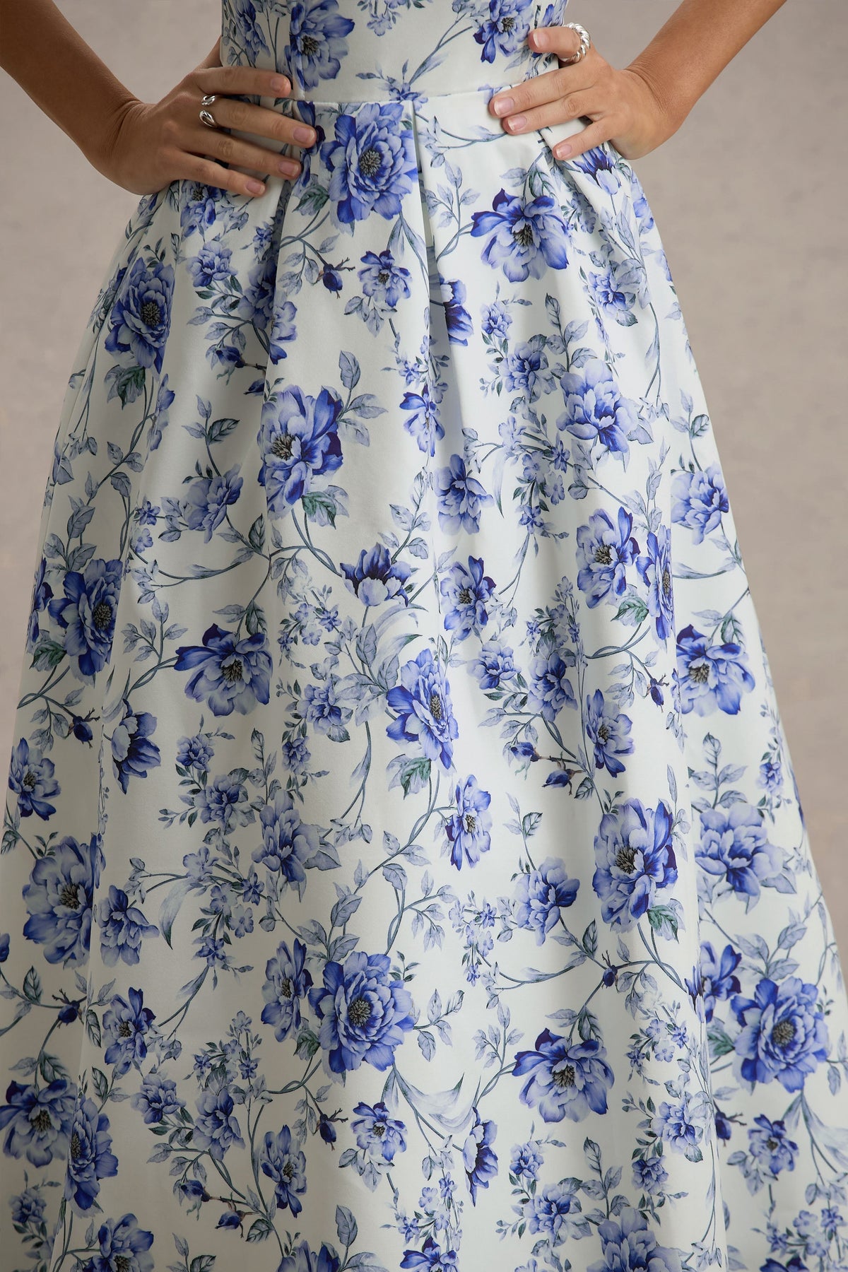 Annalise | Blaues Bandeau-Skater-Midikleid mit Blumenmuster