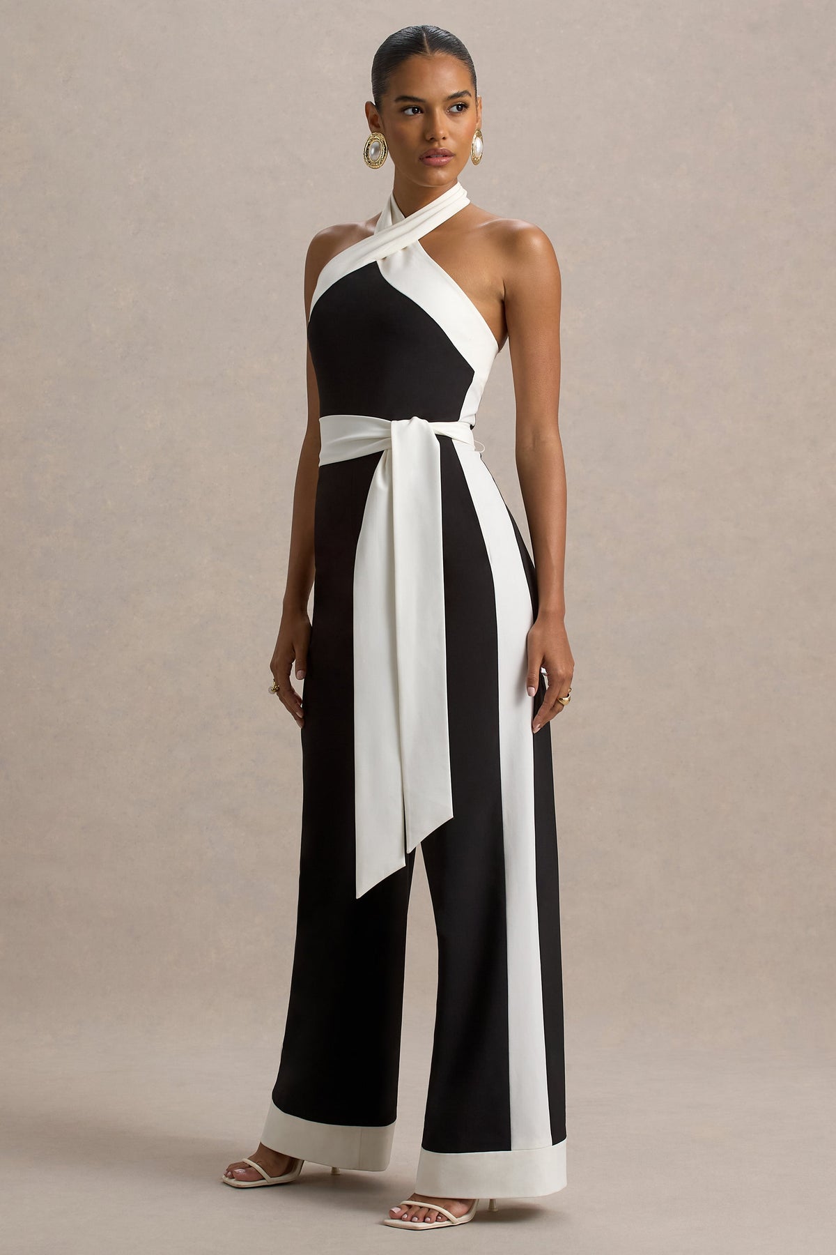 Caterina | Schwarz-weißer Neckholder-Jumpsuit mit weitem Bein