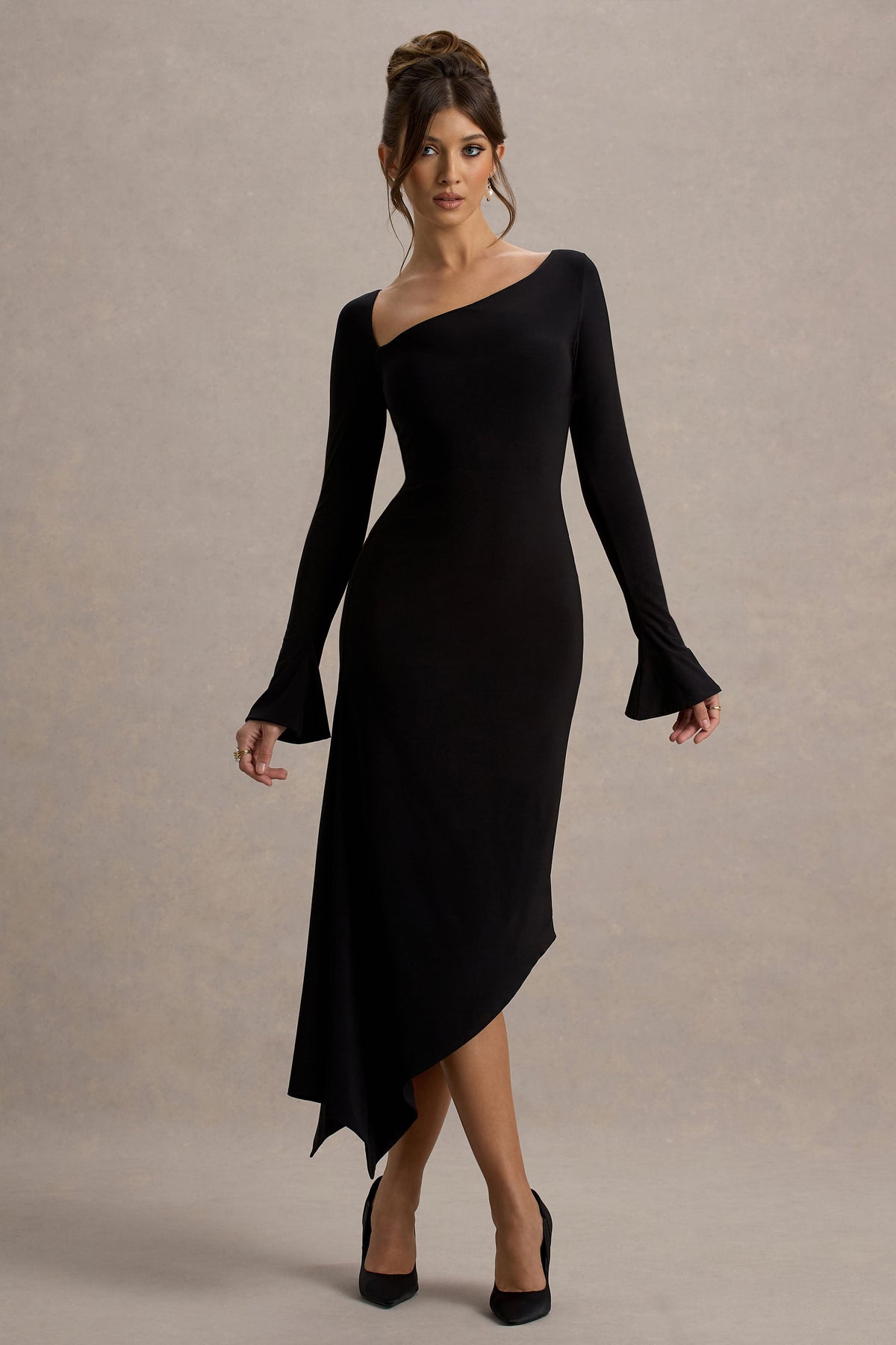 Serenita | Schwarzes asymmetrisches Midikleid mit langen Ärmeln
