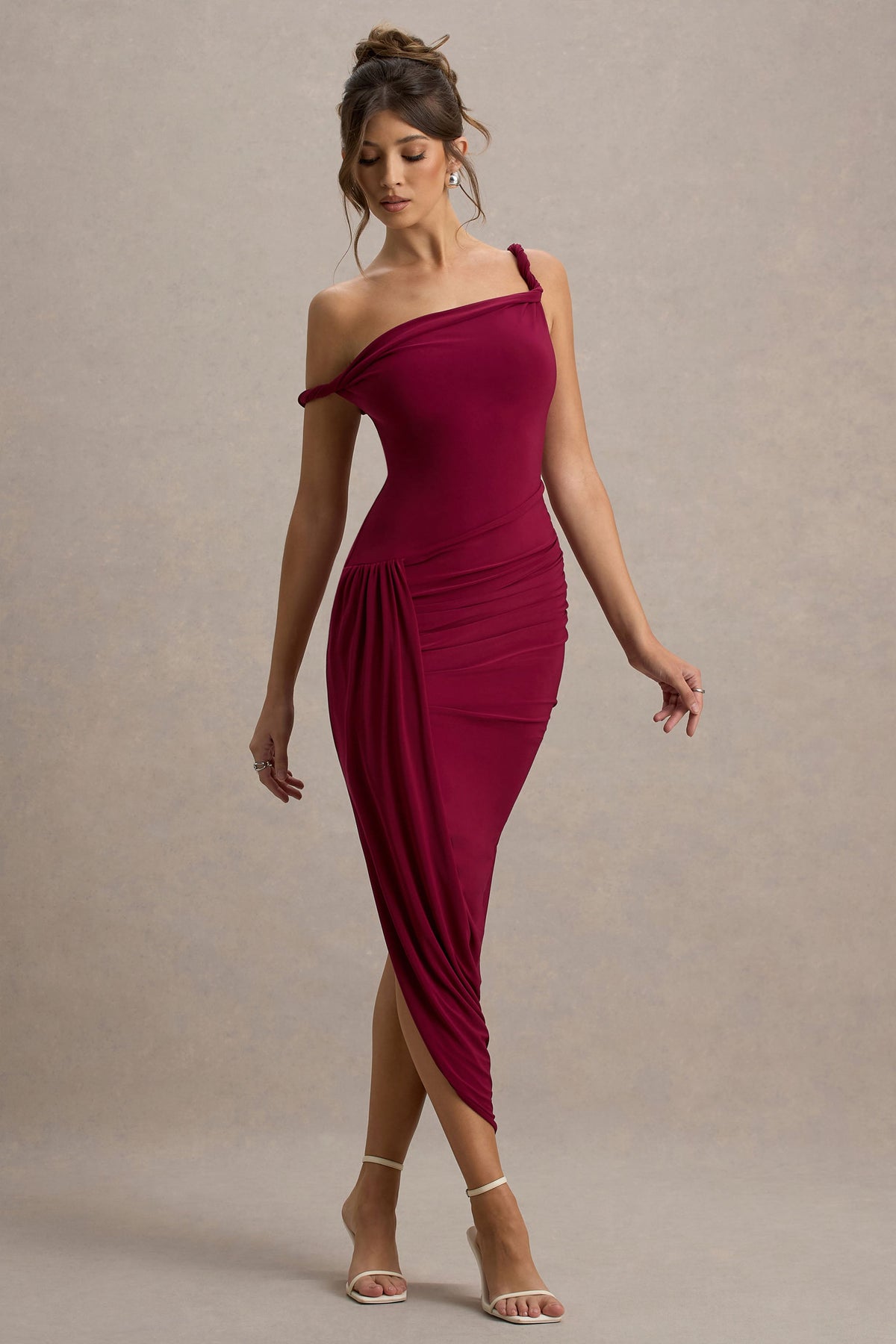Angelique | Burgunderrotes Asymmetrisches Maxikleid mit Twist-Detail