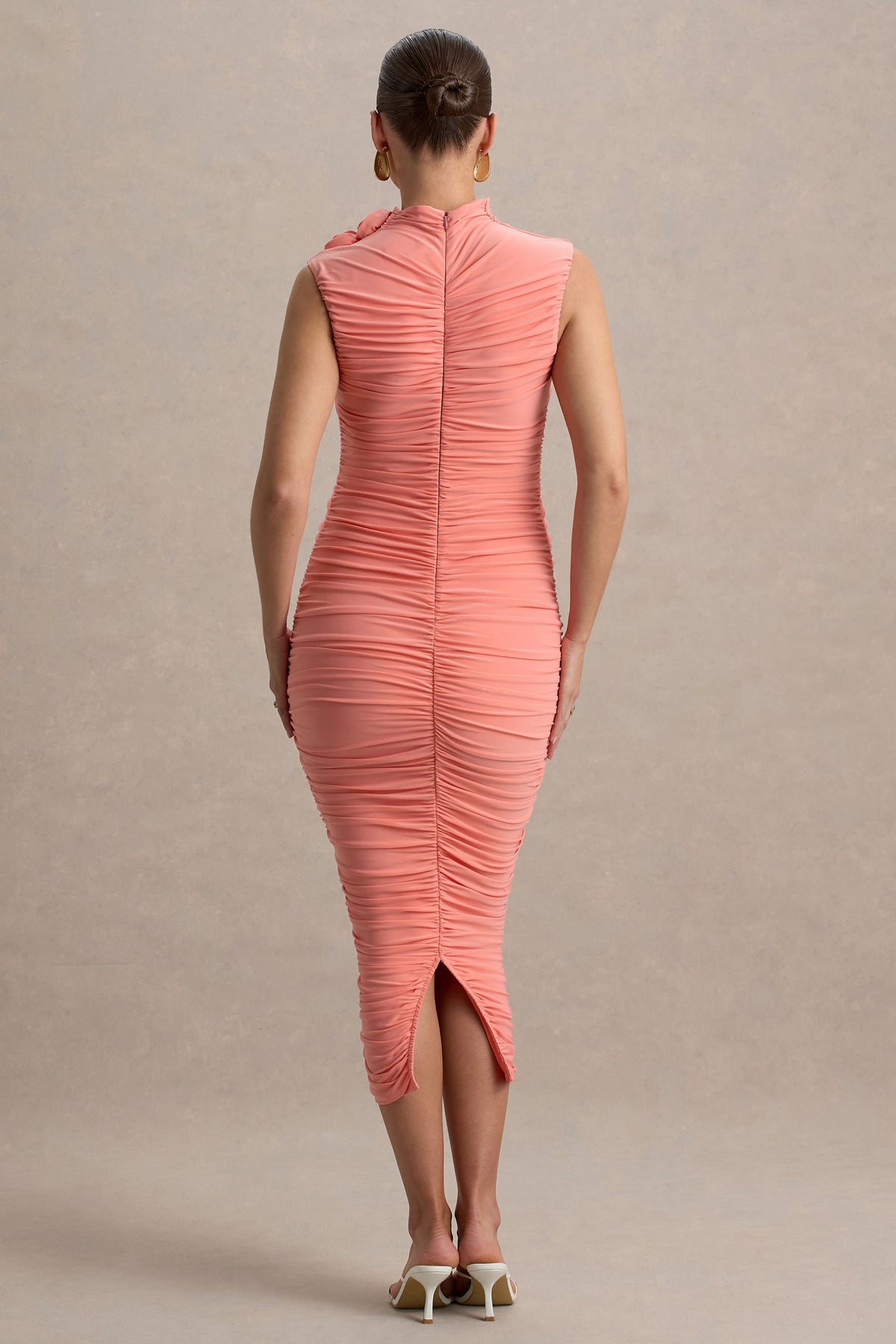 Shellie | Korallenfarbenes Umstands-Midikleid mit hohem Kragen und Korsagendetail