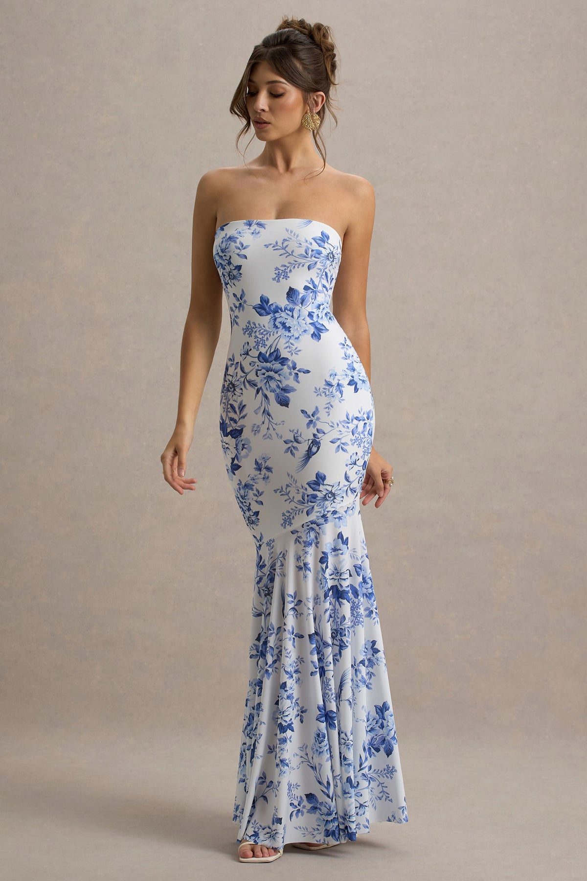 Callie | Blaue Bandeau-Fishtail-Maxikleid mit Porzellan-Print