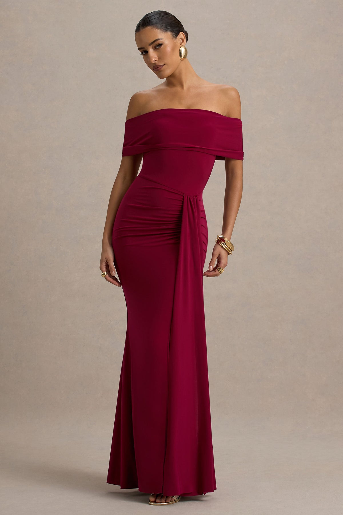 Delma | Burgunderfarbiges Bardot-Maxikleid mit Drapierung.
