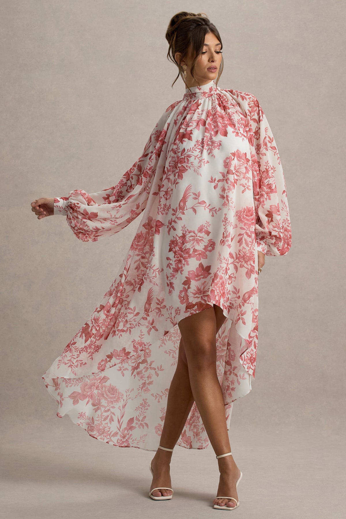 Delphia | Pinkfarbenes Maxikleid mit Porzellan-Print, hohem Kragen und High-Low-Saum