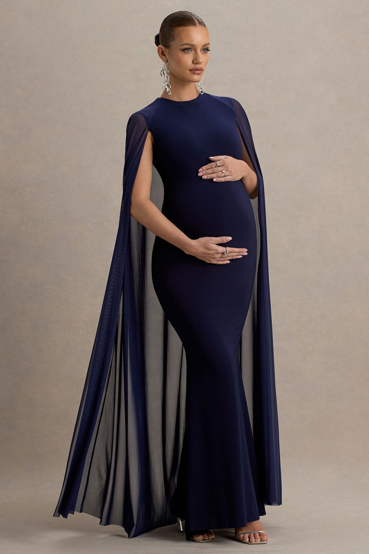 Currant | Marineblaues Maxikleid mit hohem Kragen und Cape