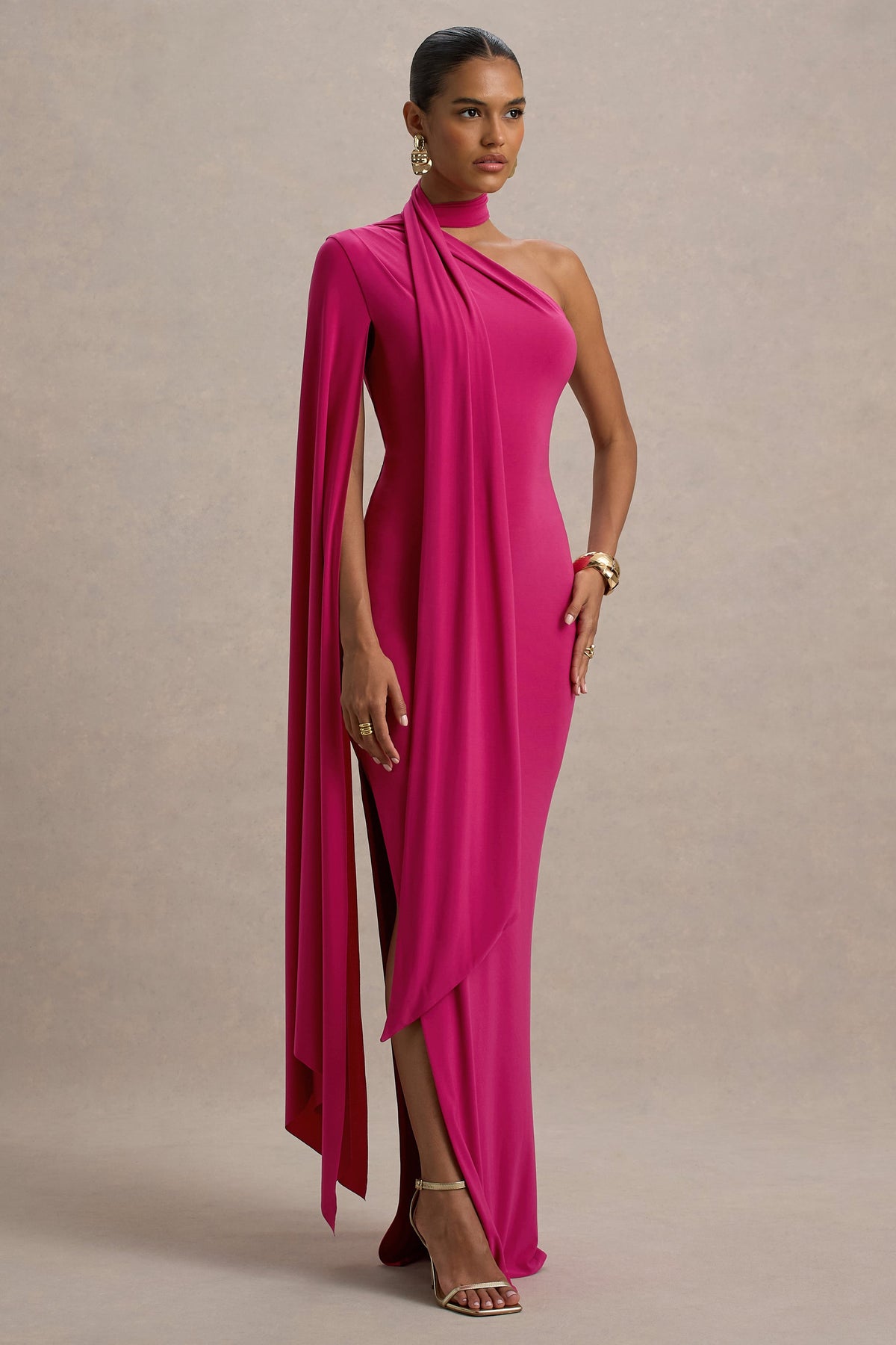 Amal | Hot-pinkfarbenes asymmetrisches Maxikleid mit Schal und Cape
