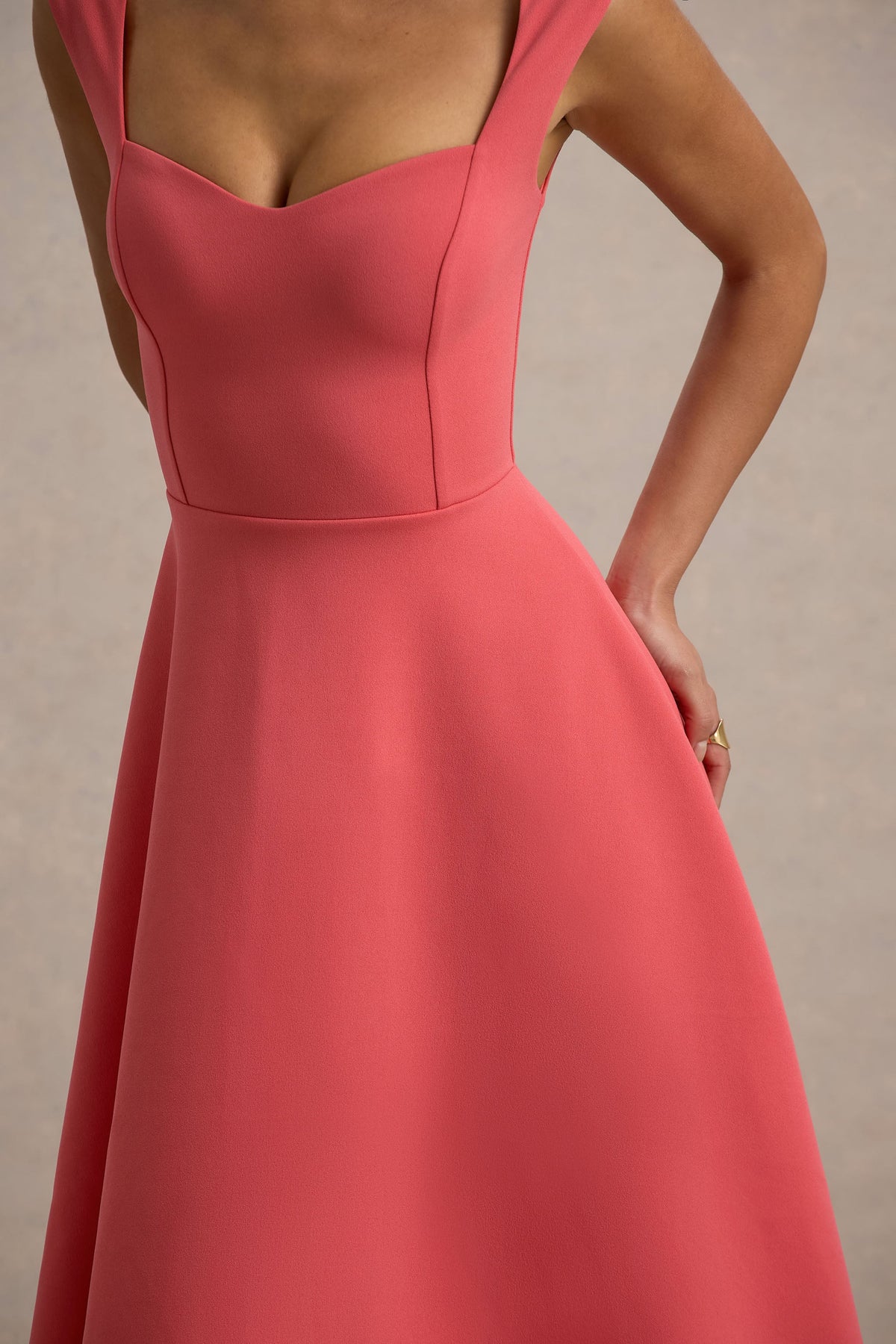 Andromeda | Coralrotes Midikleid mit Herzausschnitt