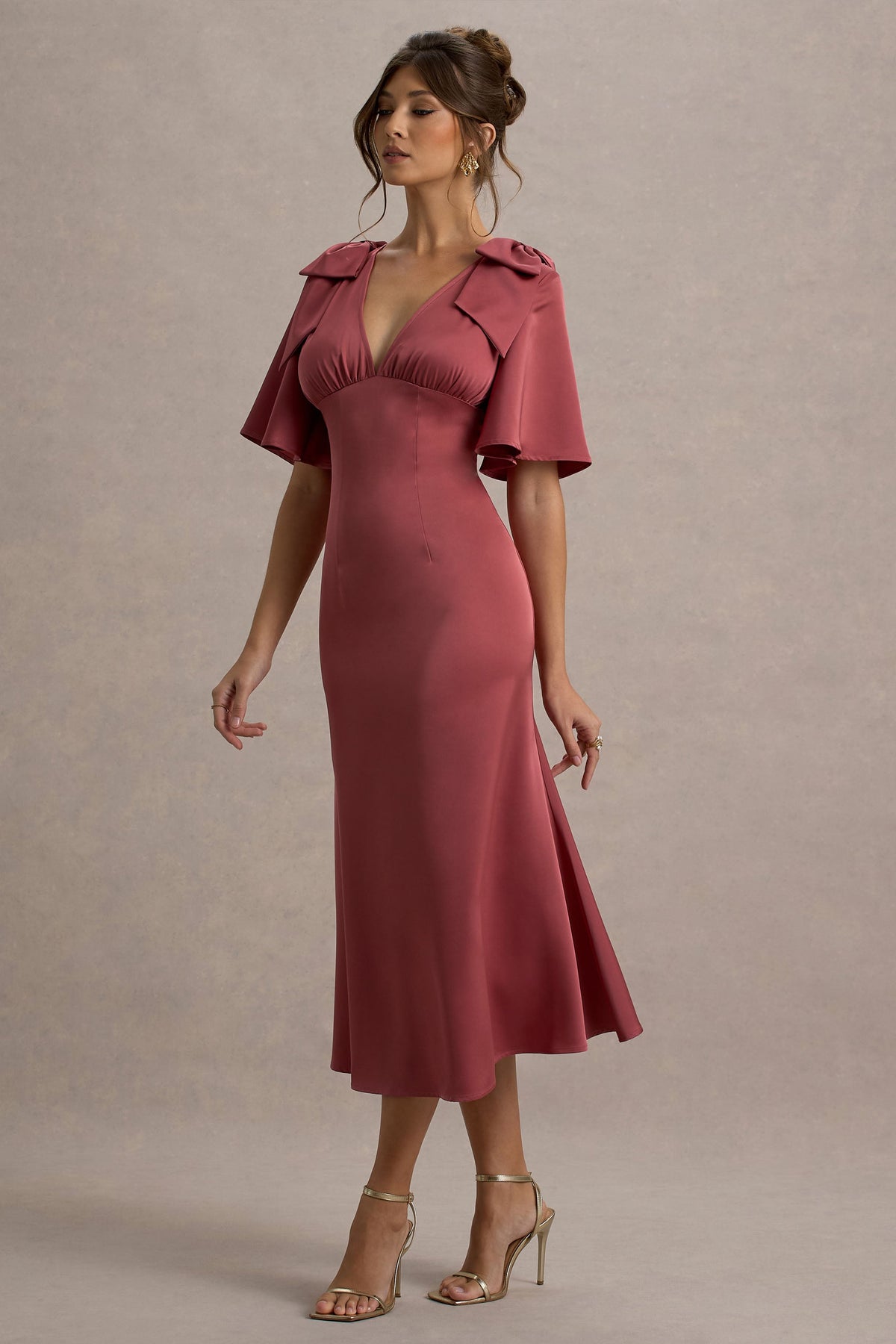 Danna | Roséfarbiges Satin-Midikleid mit V-Ausschnitt und kurzen Ärmeln
