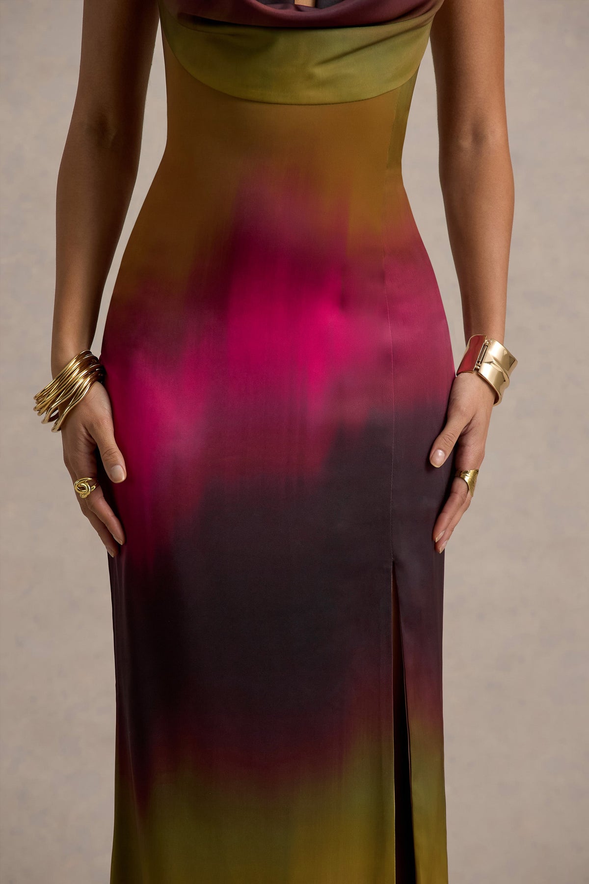 Fiorella | Ombre-Print-Kleid mit Wasserfallausschnitt und Schlitz im Maxistil