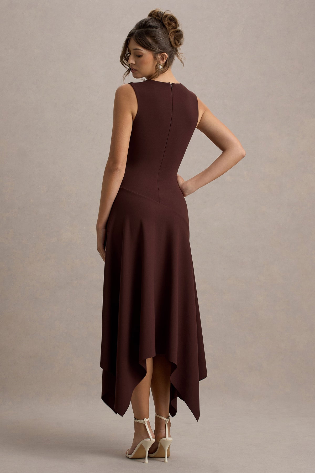 Francesca | Braunes Midikleid mit Knoten und Taschentuchsaum