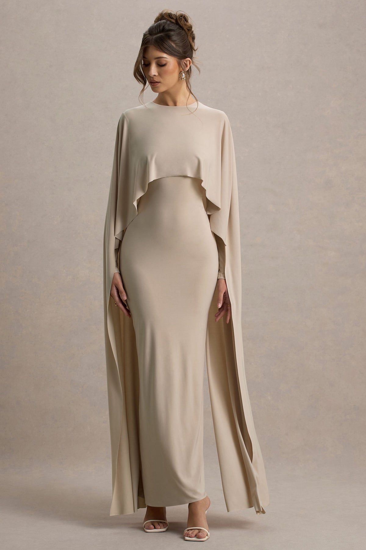 Belinda | Champagnerfarbiges drapiertes Maxikleid mit Capeärmeln