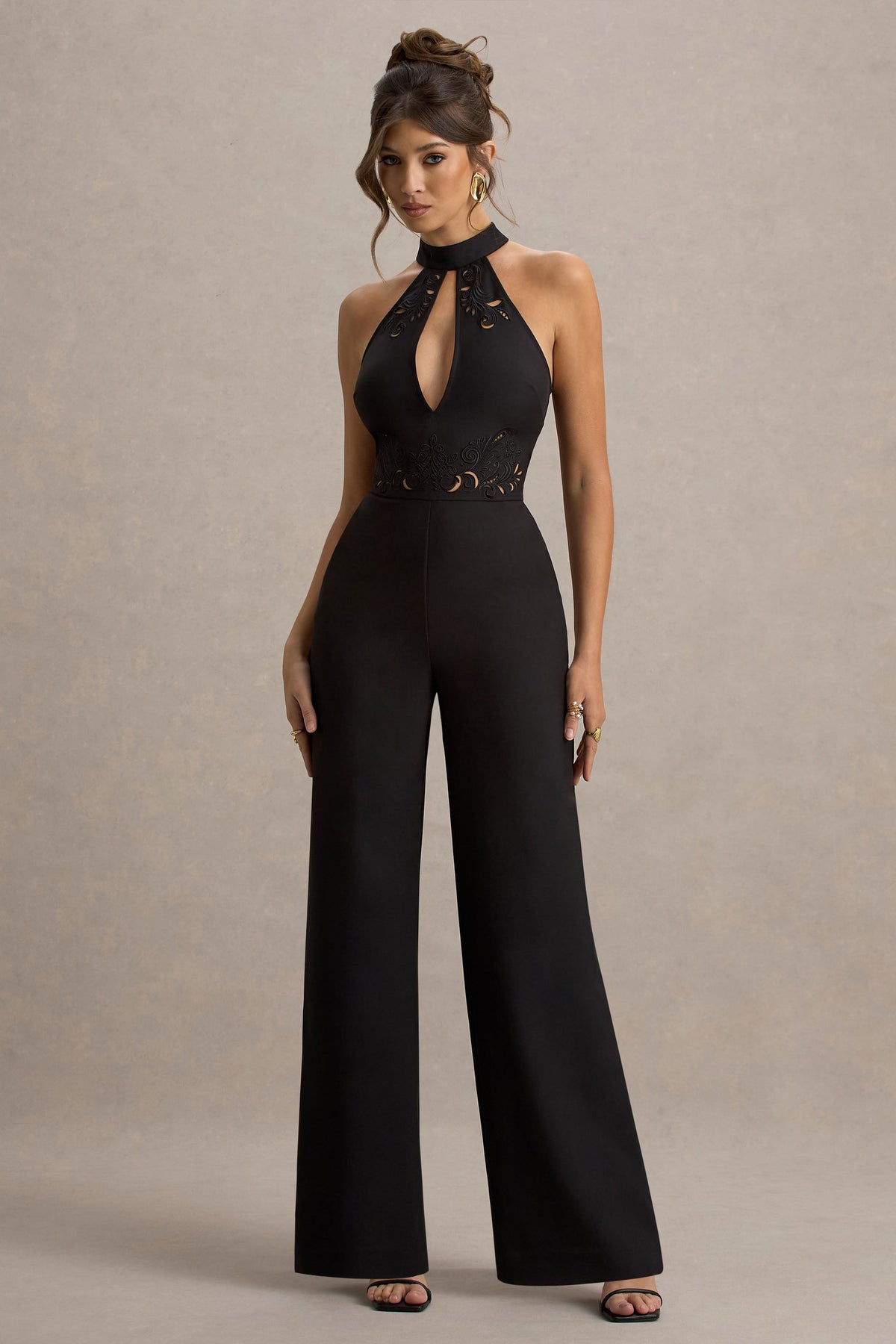 Kami | Schwarzer Jumpsuit mit hohem Kragen und Stickerei
