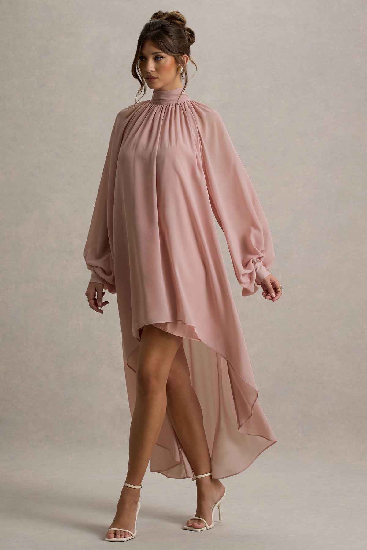 Delphia | Blassrosa Maxikleid mit hohem Kragen und High-Low-Saum