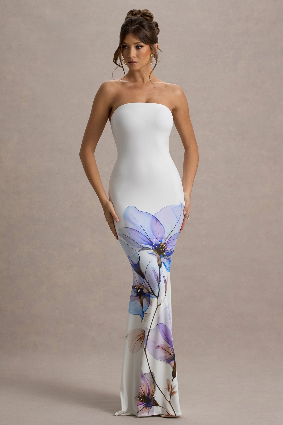 Ceremony | Weißes Maxi-Bandeaukleid mit Blumenmuster und Fischschwanz-Saum