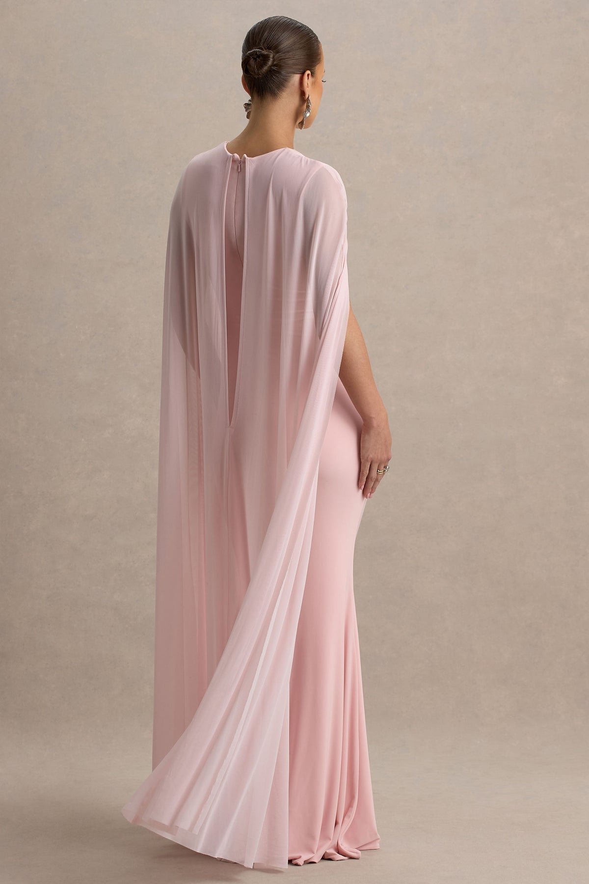 Currant | Rosafarbenes Maxikleid mit hohem Kragen und Cape