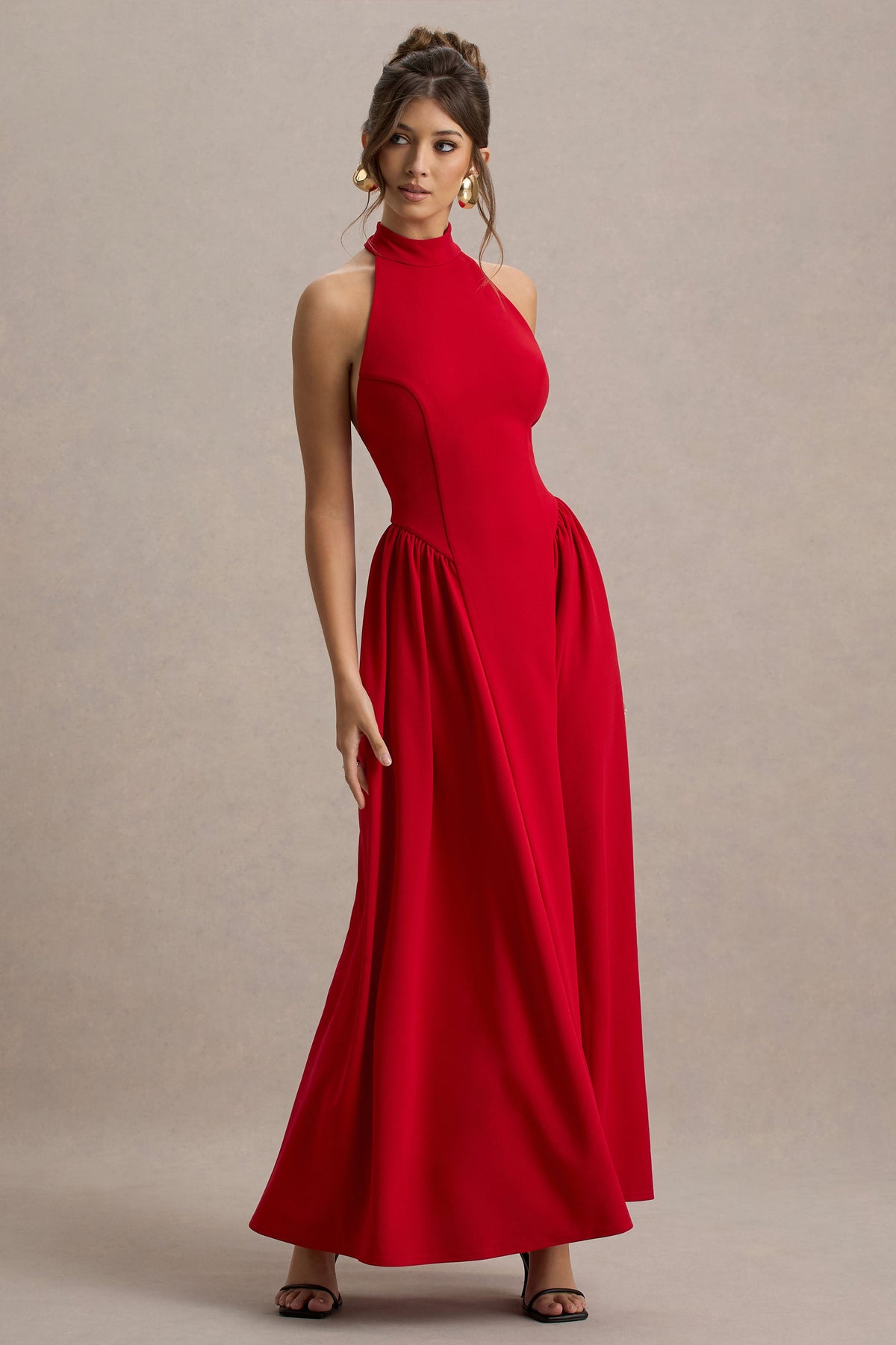 Cynthia | Rotes Maxikleid mit hohem Kragen und voluminösem Rock