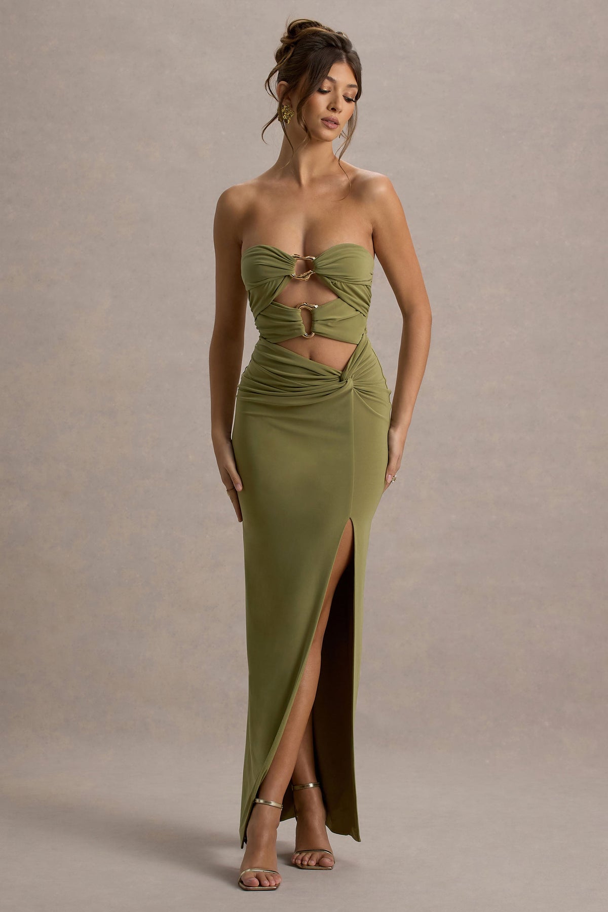 Laviza | Olive schulterfreies Maxikleid mit Cut-Out und Wickeldesign
