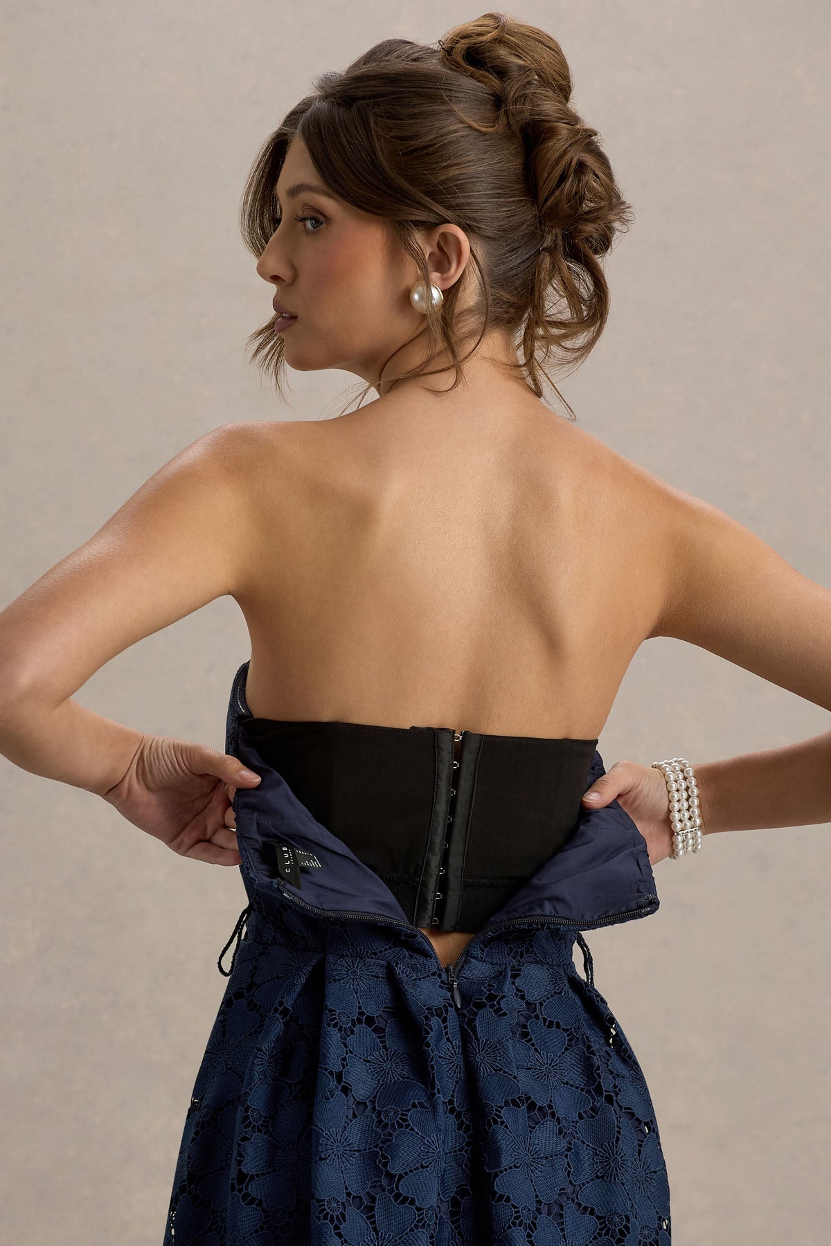 Shania | Marinenblaues Spitzen-Bandeau-Midikleid im Skater-Stil