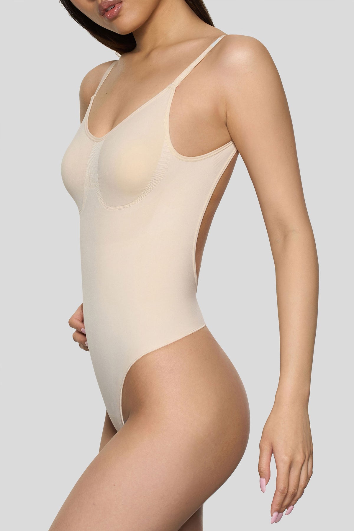 BOOMBA | Figurformender String-Bodysuit in Sand