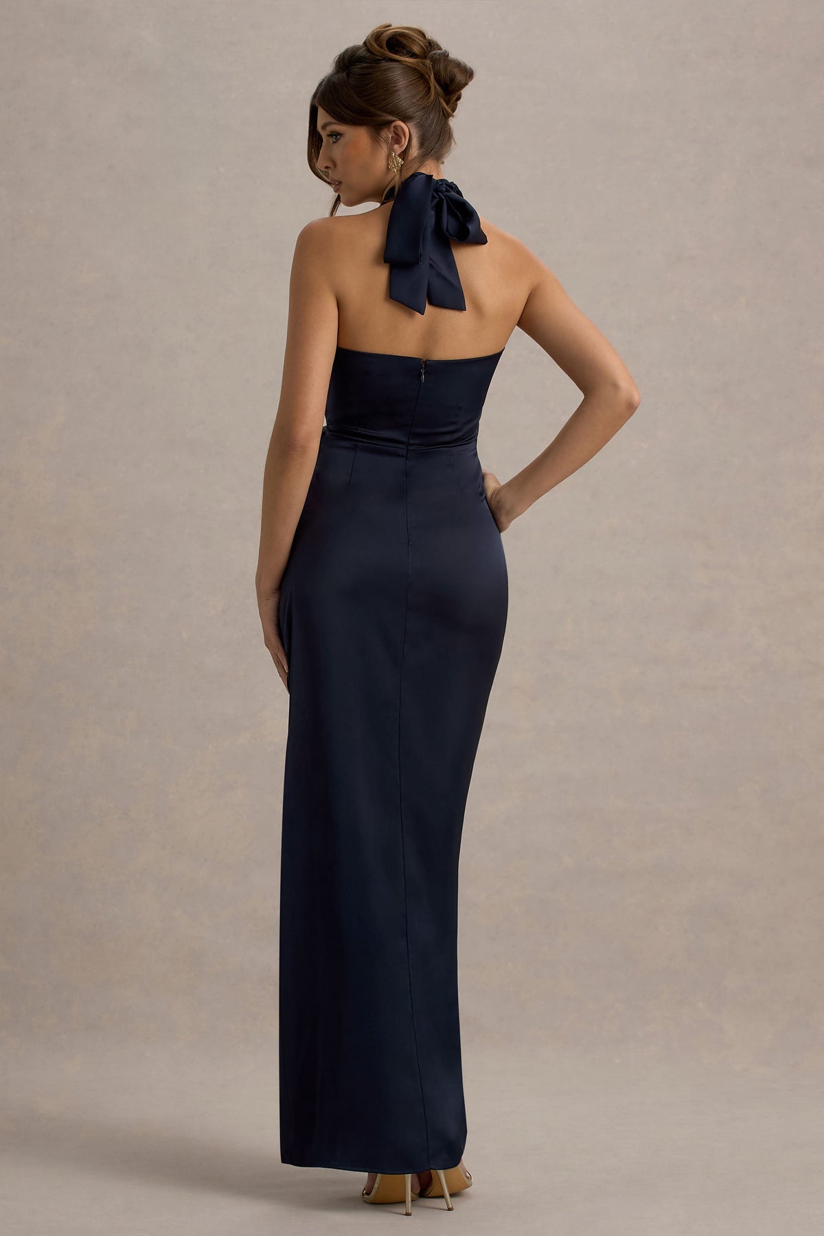 Santorini | Marineblaues Satin-Maxikleid mit tiefem Wickelausschnitt