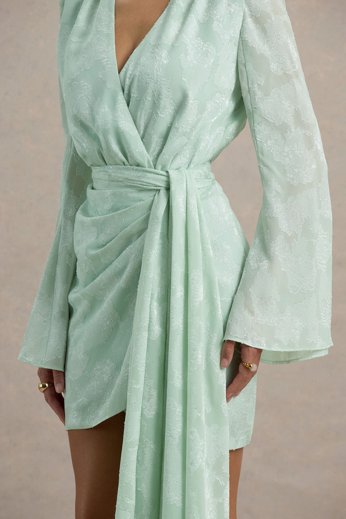 Doreen | Mintgrünes Wickel-Minikleid mit langen Ärmeln