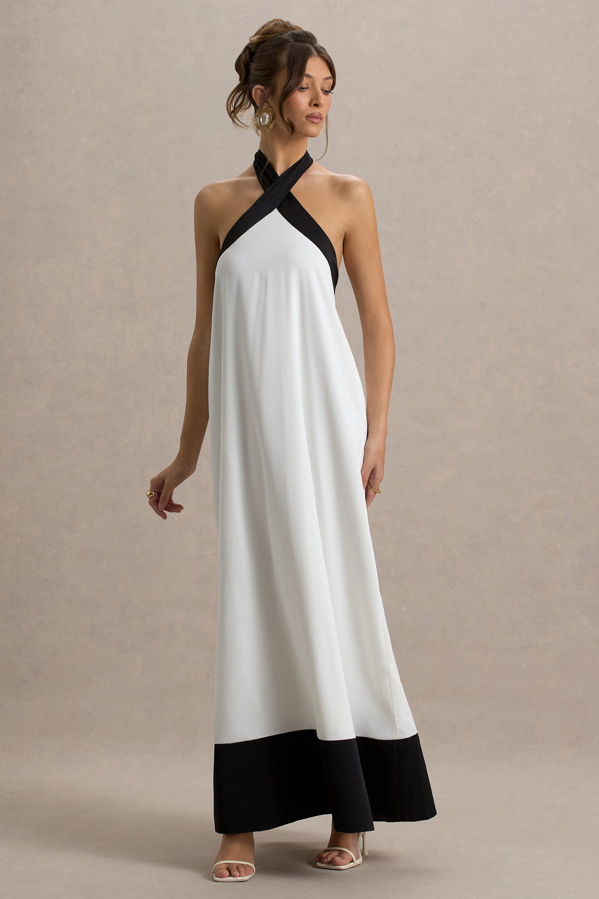 Clarabella | Weißes und schwarzes Neckholder-Maxikleid