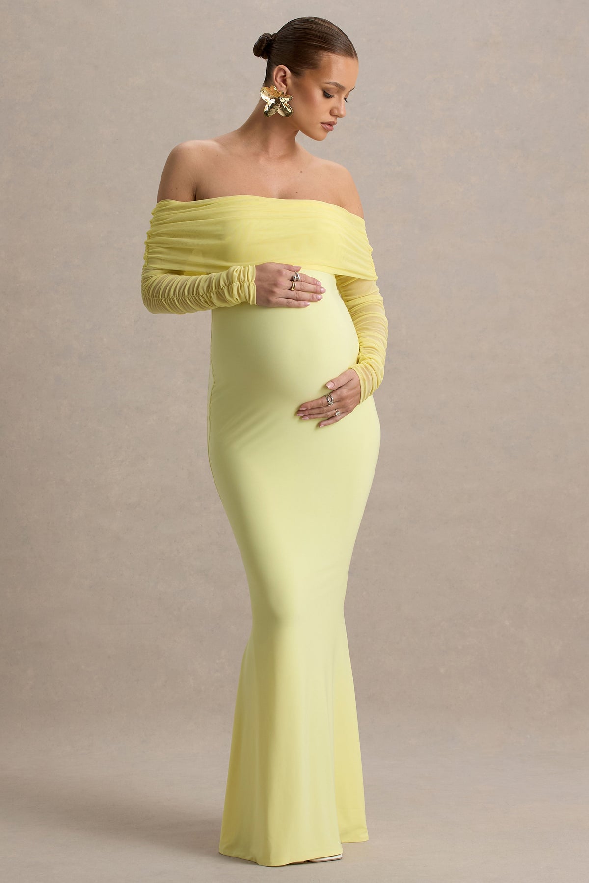 Pretty Perfect | Zitronengelbes Umstands-Maxikleid mit Cut-Out-Detail und Halterneck